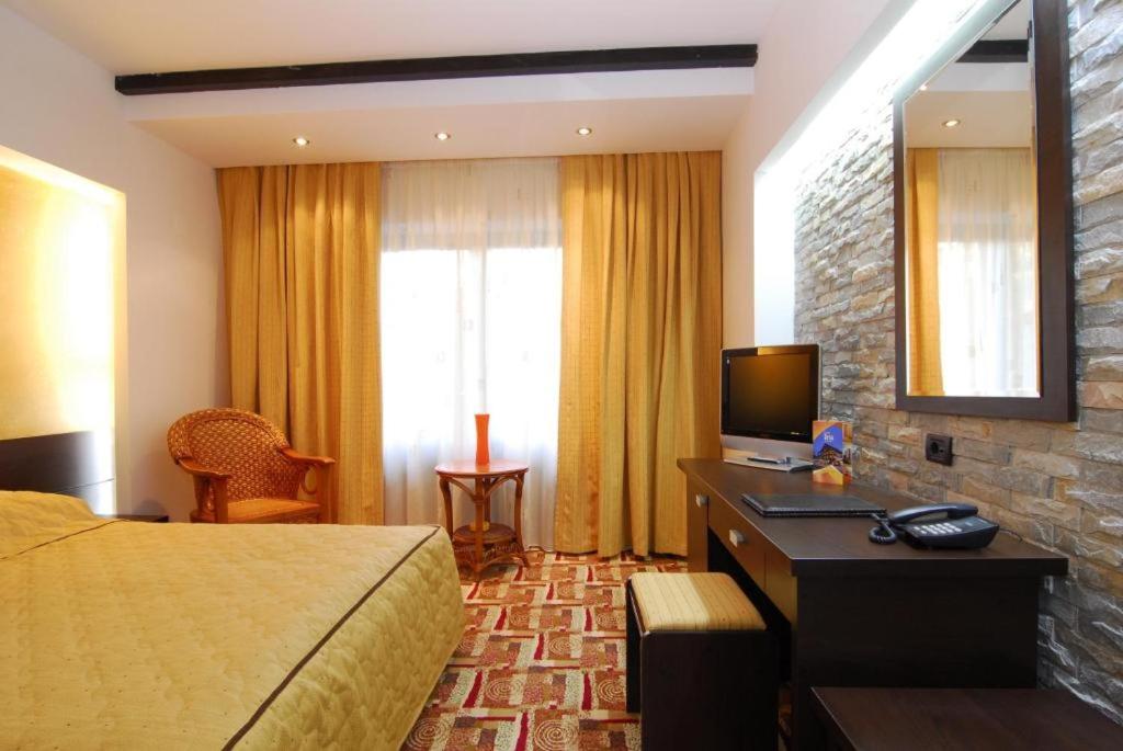 Casa Iris-Hotel & Restaurant