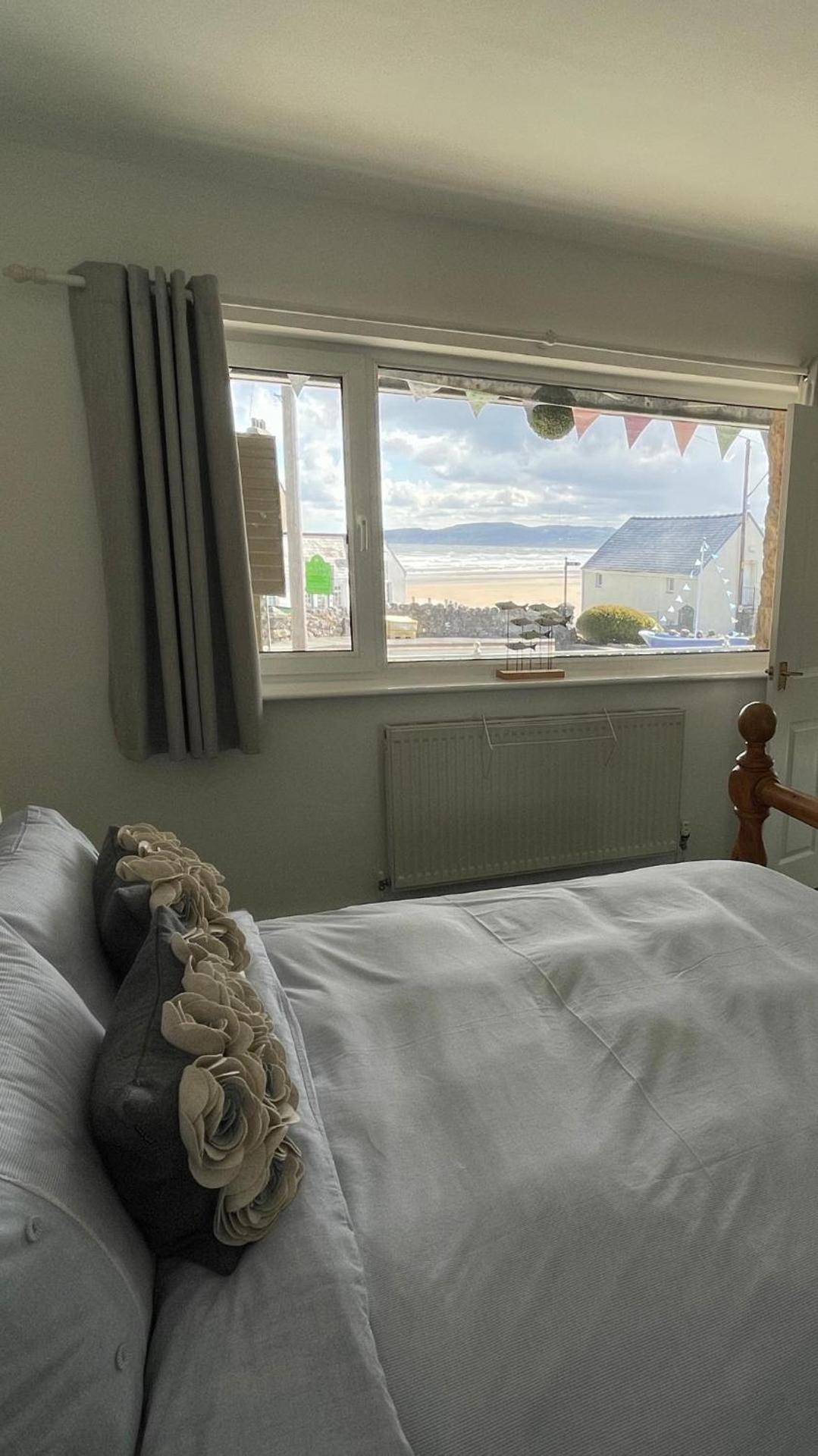 Barracuda, Beachside Apartment