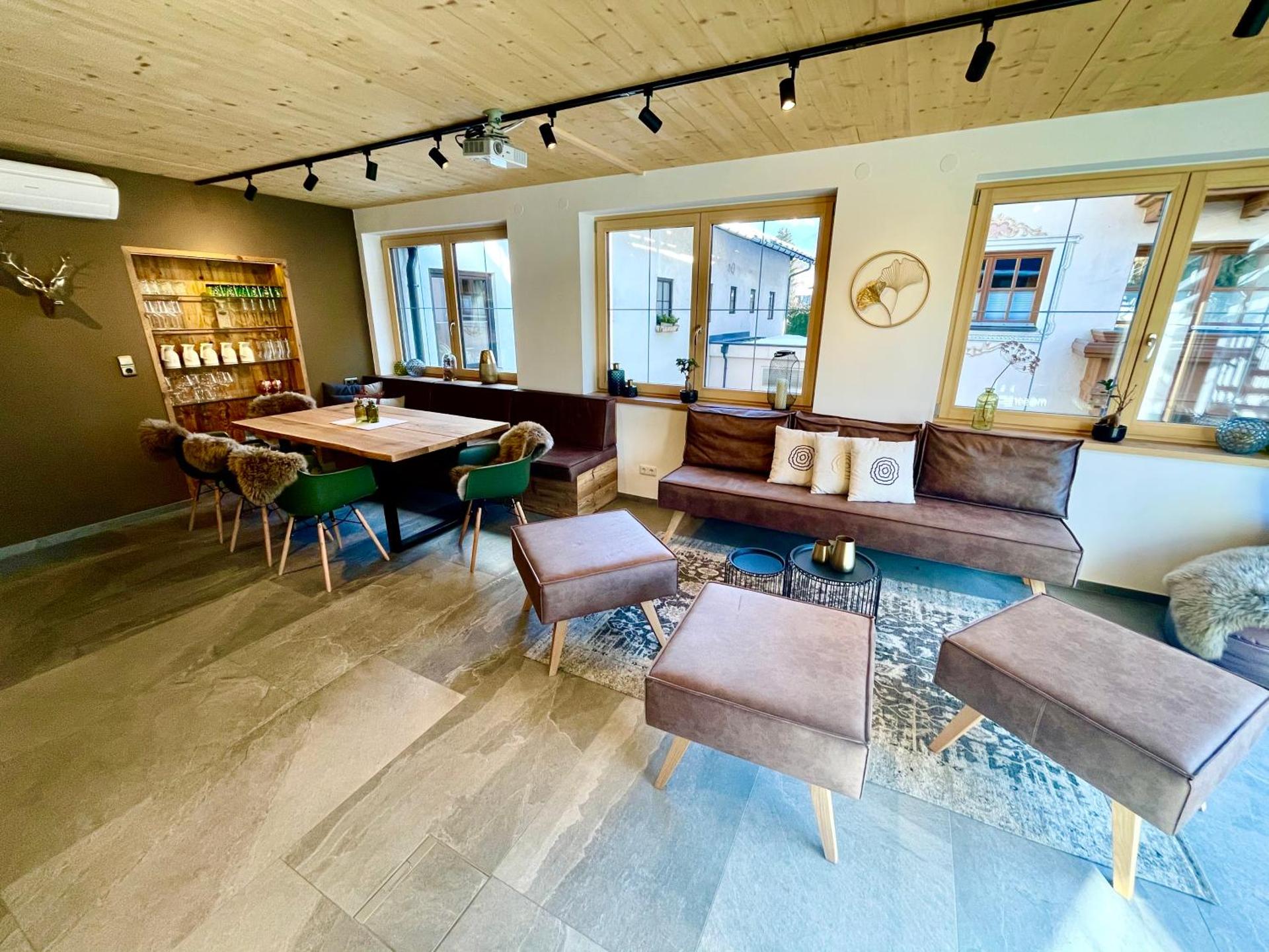 Communal lounge/ TV room