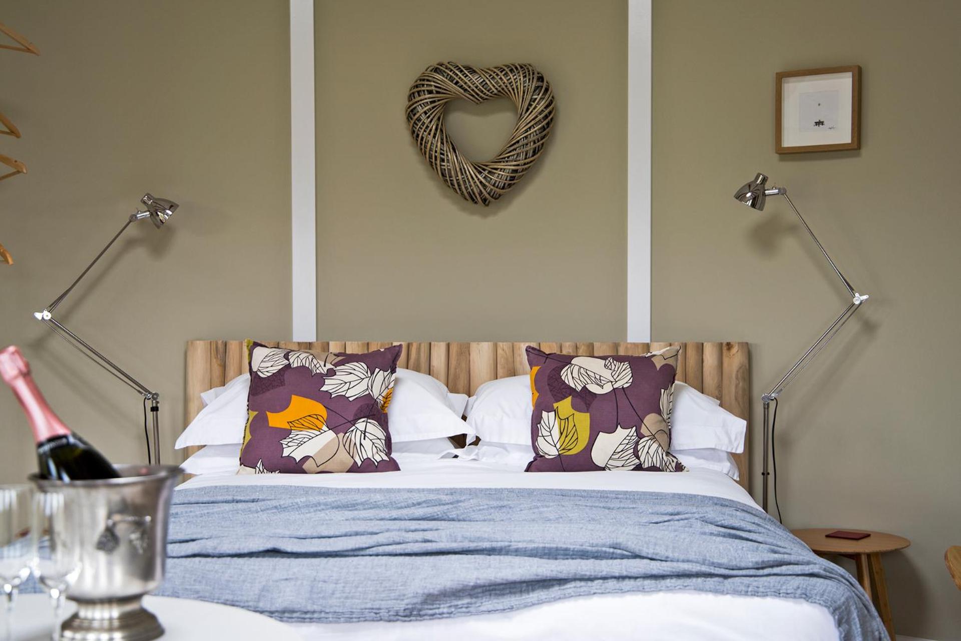 Nether Farm Roundhouses - Henmore Water & Sturston Winds with hot tubs - Bradley Wood no hot tub