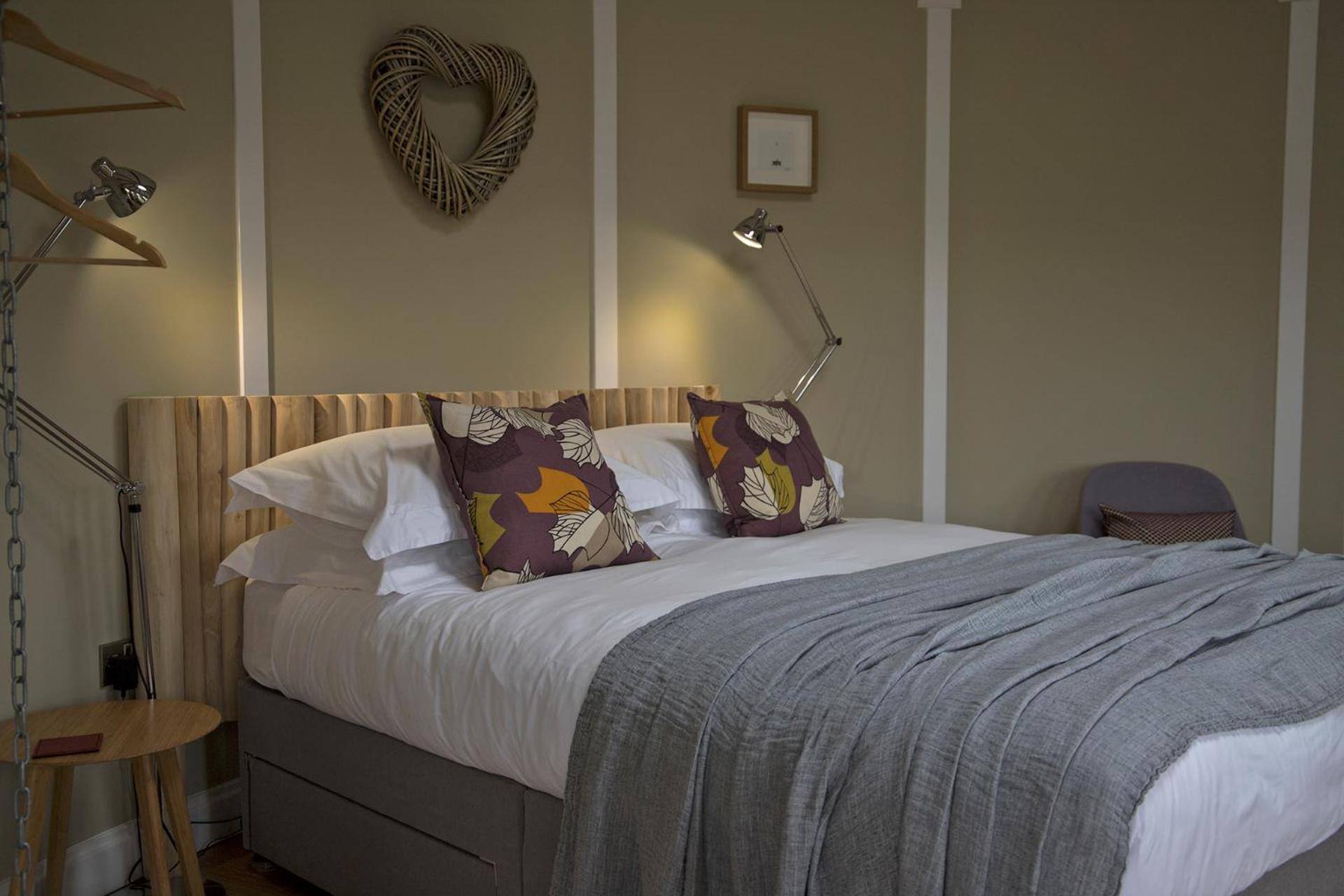 Nether Farm Roundhouses - Henmore Water & Sturston Winds with hot tubs - Bradley Wood no hot tub