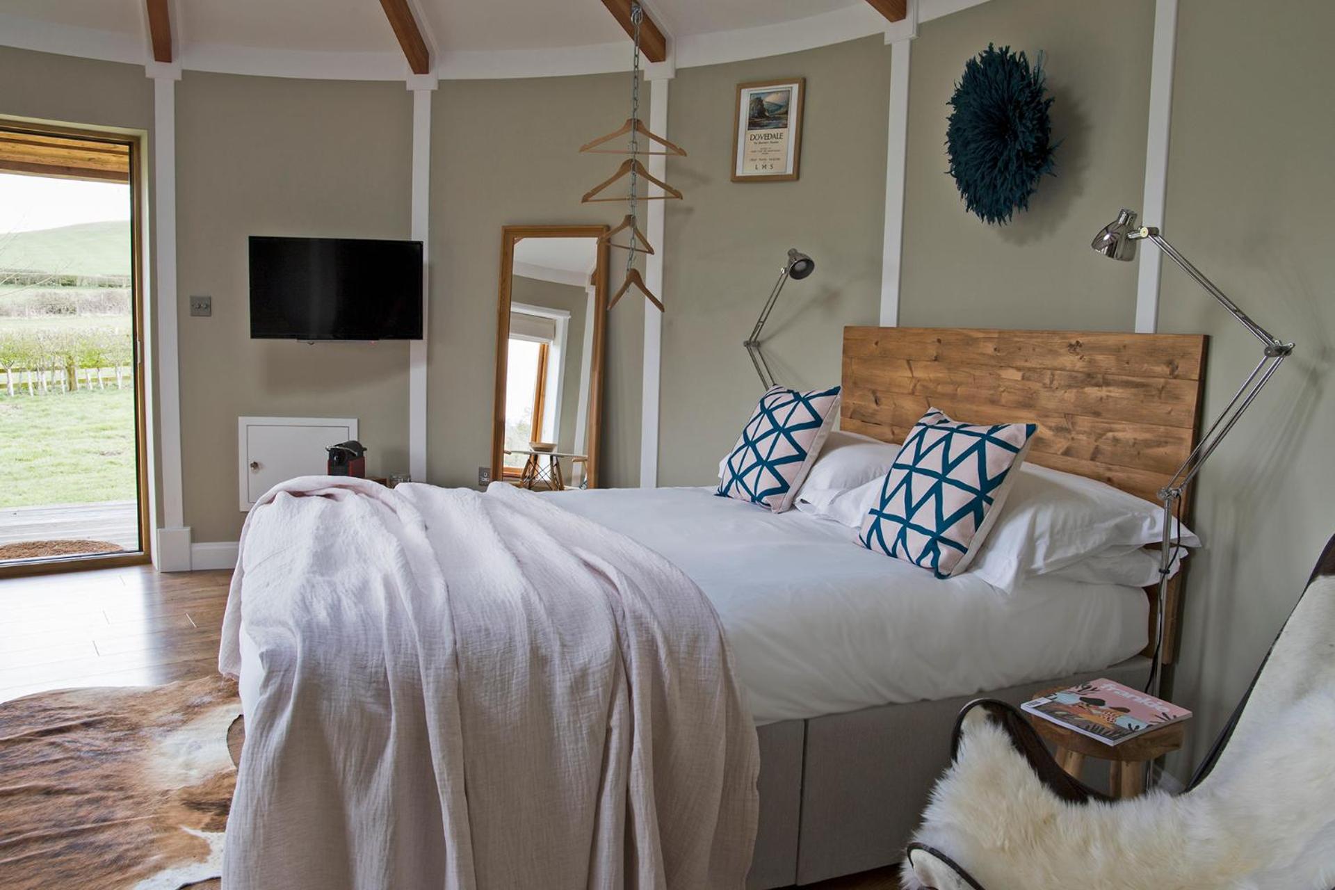 Nether Farm Roundhouses - Henmore Water & Sturston Winds with hot tubs - Bradley Wood no hot tub