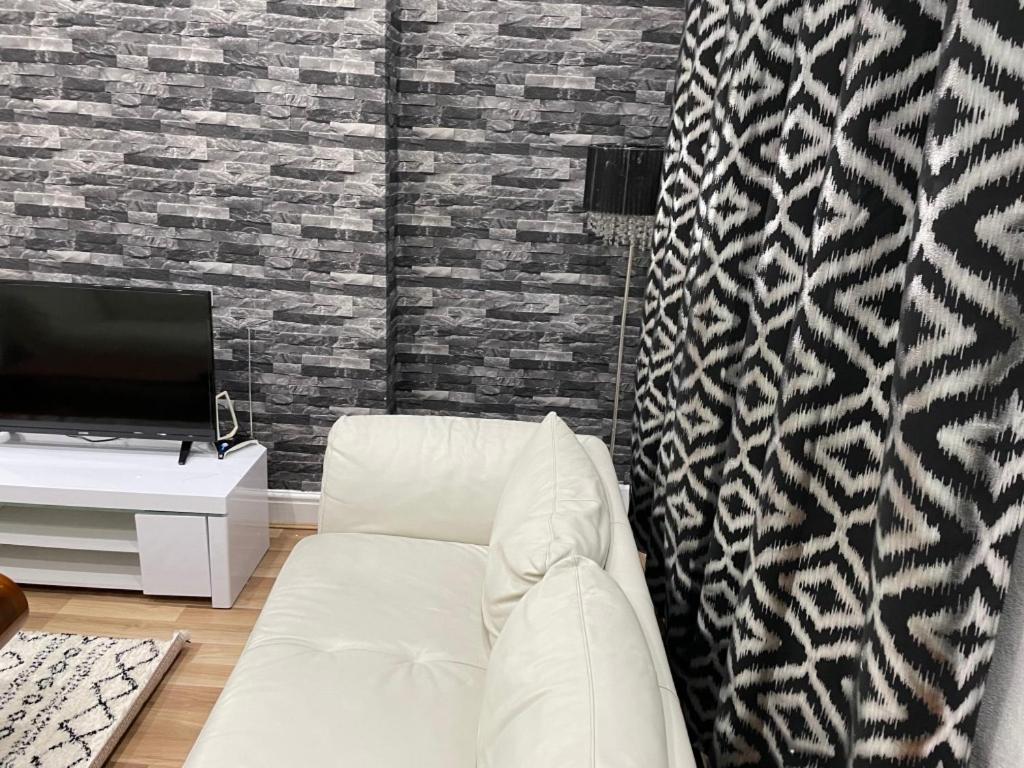 Potters Lodge, Oldham, Manchester by Edl Ventures Ltd