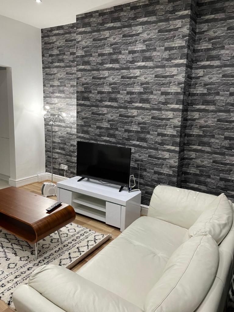 Potters Lodge, Oldham, Manchester by Edl Ventures Ltd