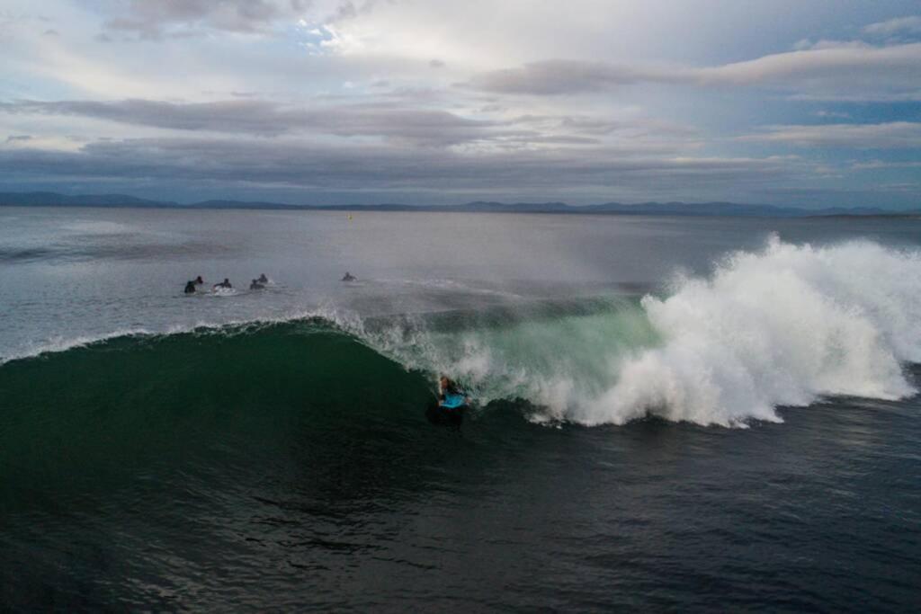 Fishermans Cottage Stunning Two Bedroom with Views close to town