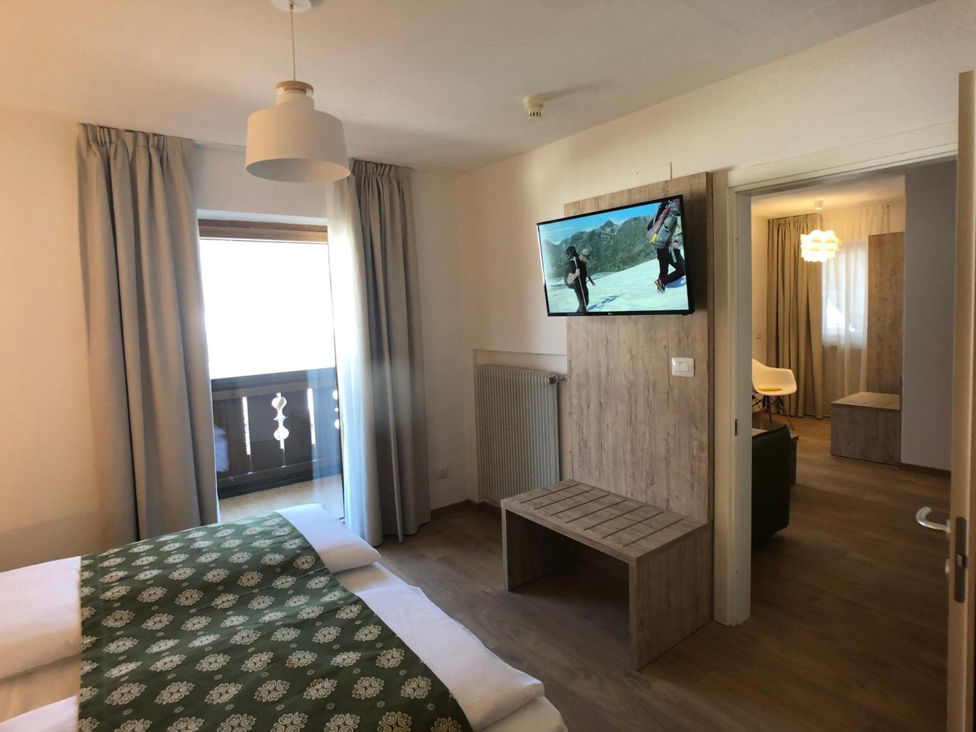 Deluxe Queen Suite with Spa Access