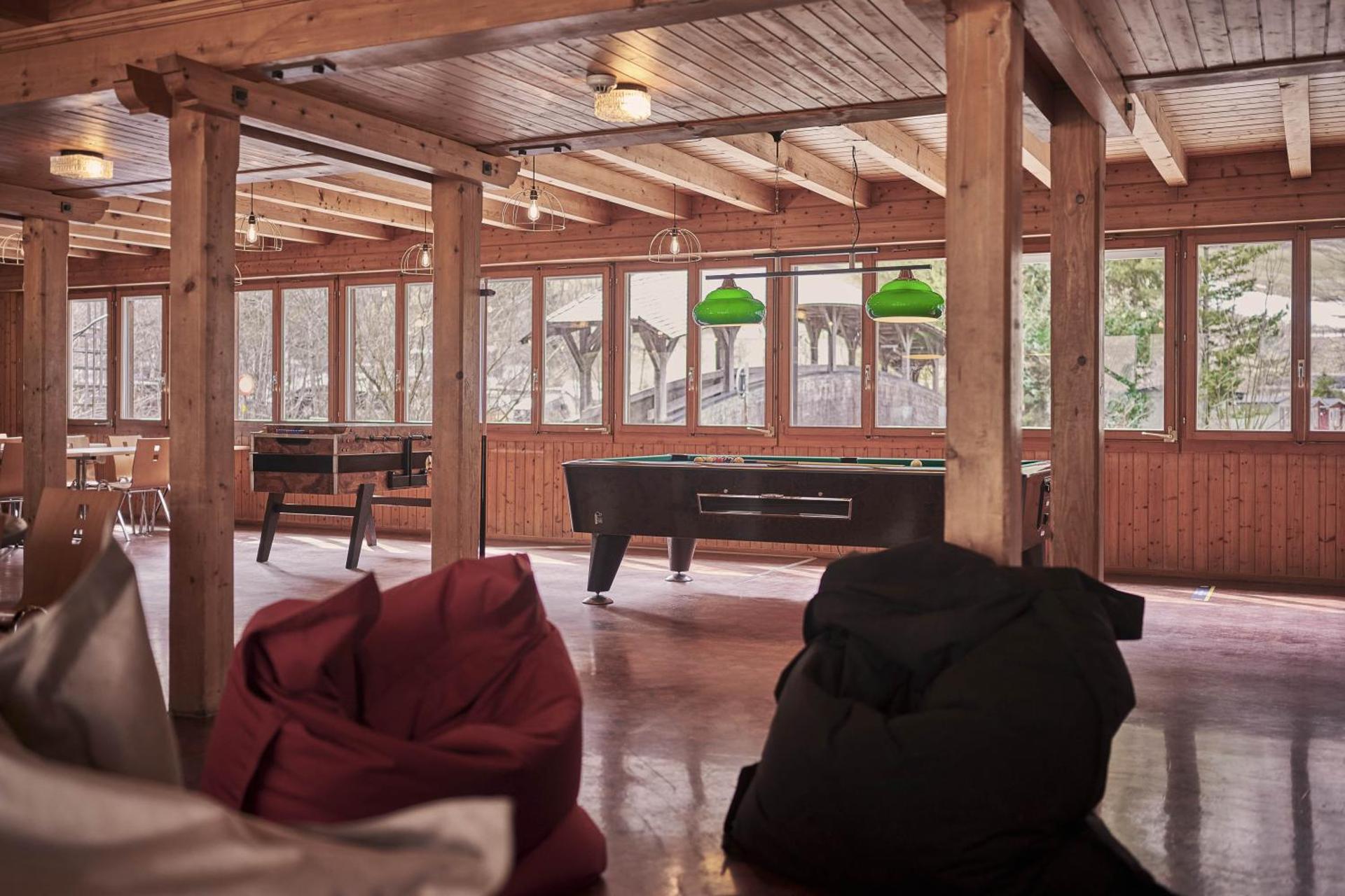 Alpine Base Hostel - Adults only