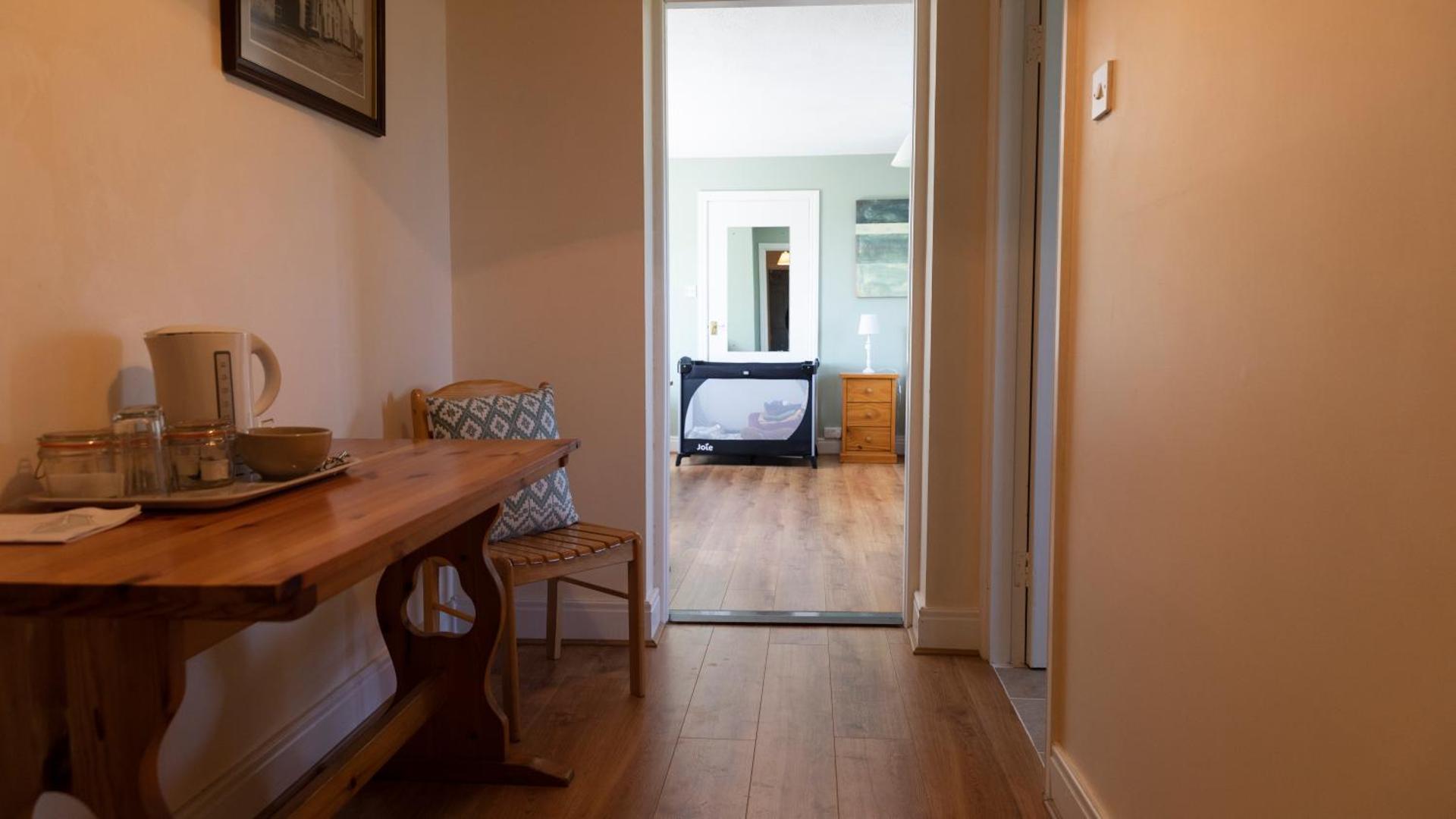 Barrymor Twin, Family and Double Room