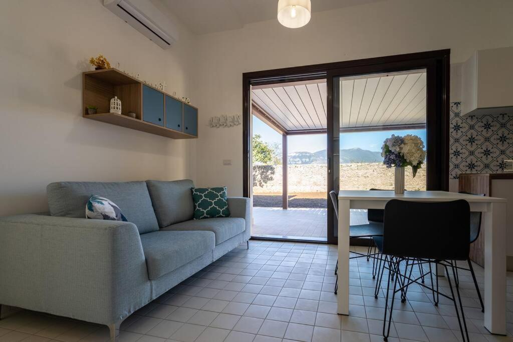 Elegante Villa tra Mare e Storia