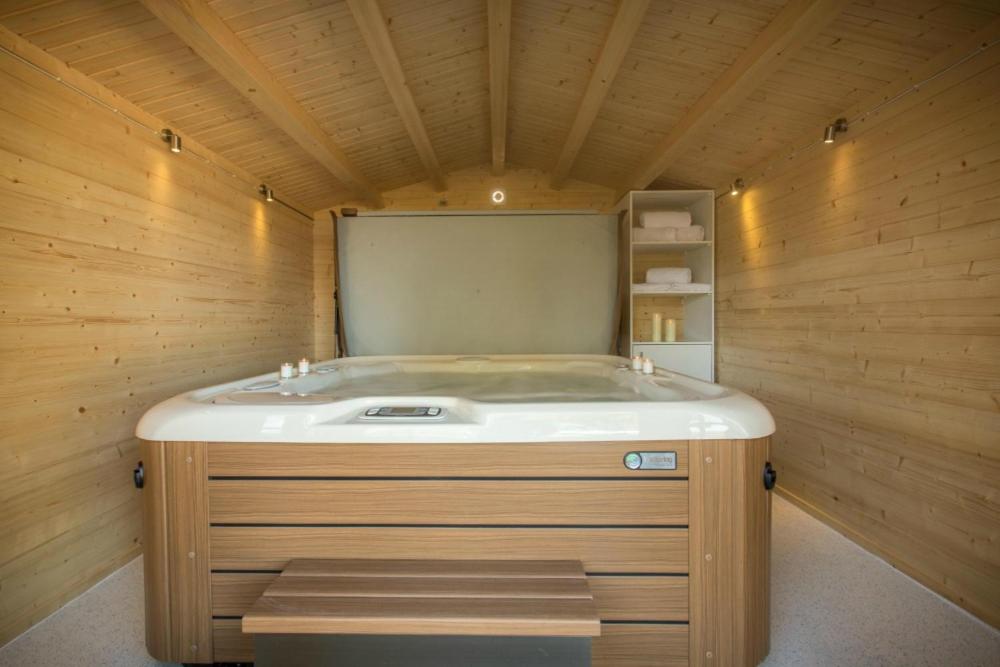 Duck Bay Hotel & Restaurant