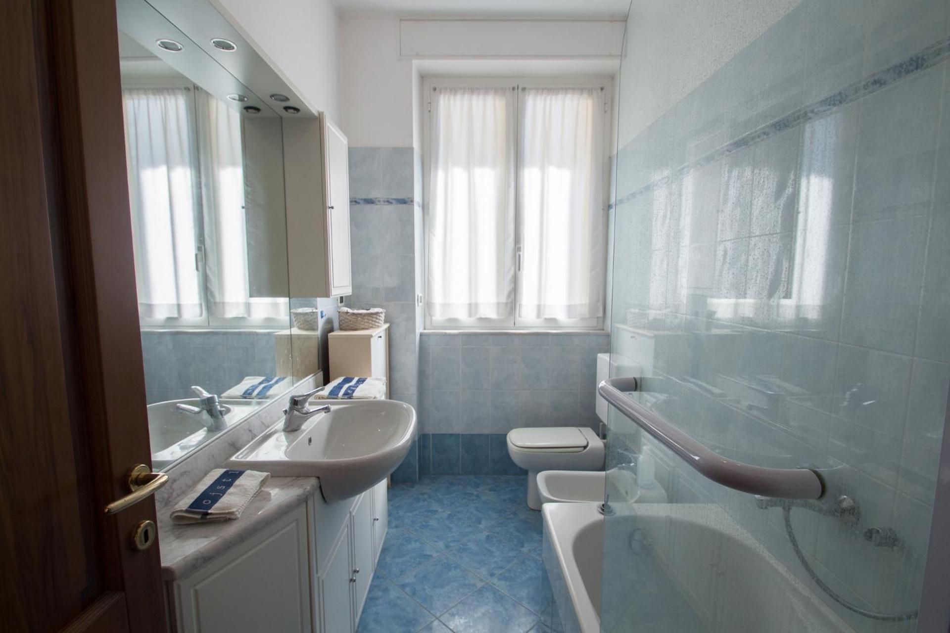 Splendido appartamento fronte mare con box doppio