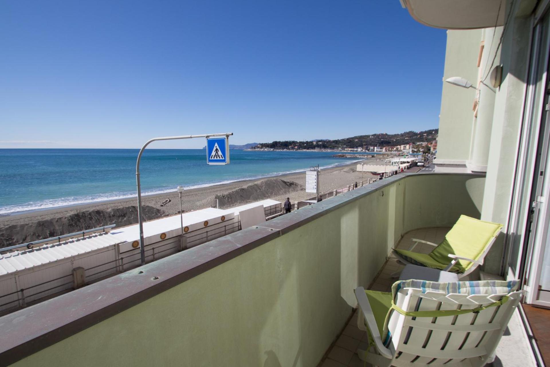 Splendido appartamento fronte mare con box doppio