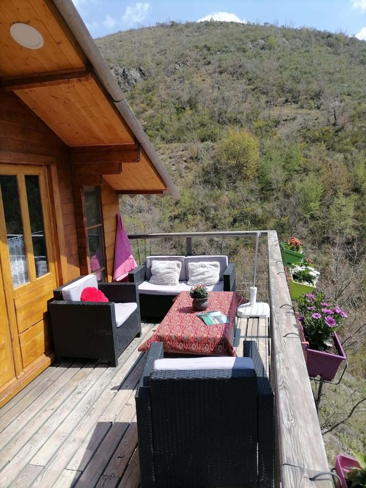 Chalet sur pilotis avec piscine privée