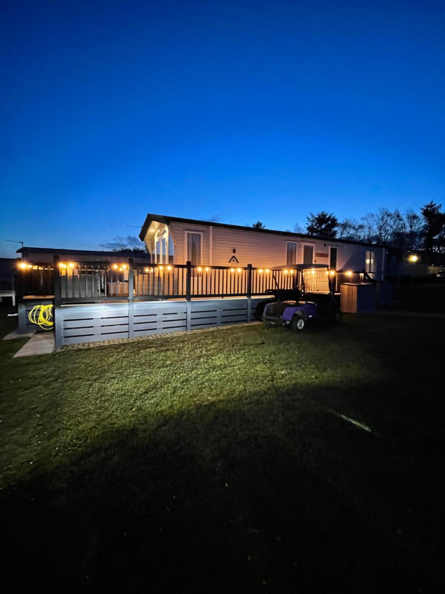 Eagles View - 2 bed hot tub lodge with free golf, NO BUGGY