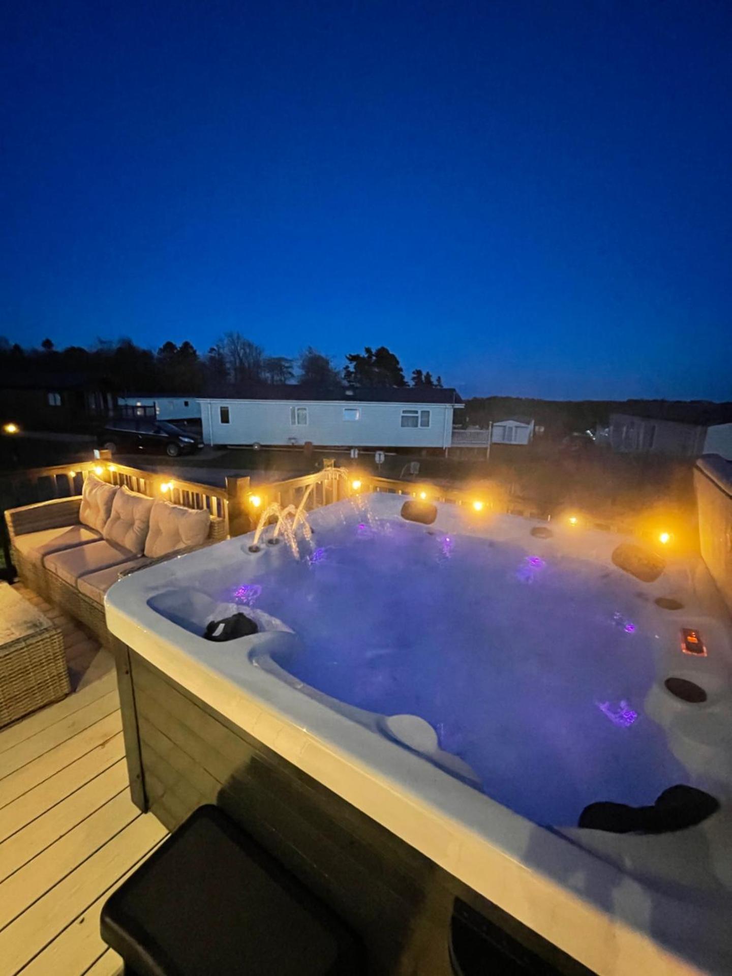 Eagles View - 2 bed hot tub lodge with free golf, NO BUGGY