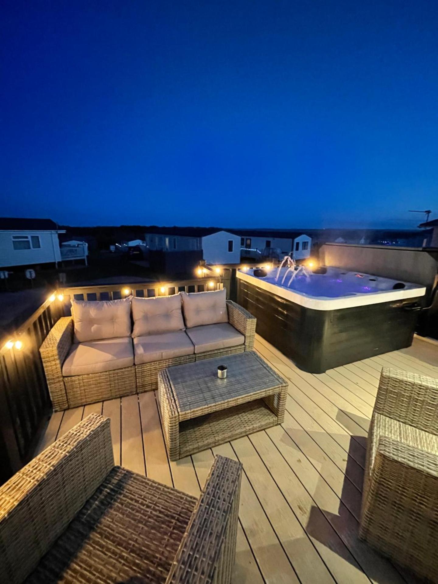 Eagles View - 2 bed hot tub lodge with free golf, NO BUGGY