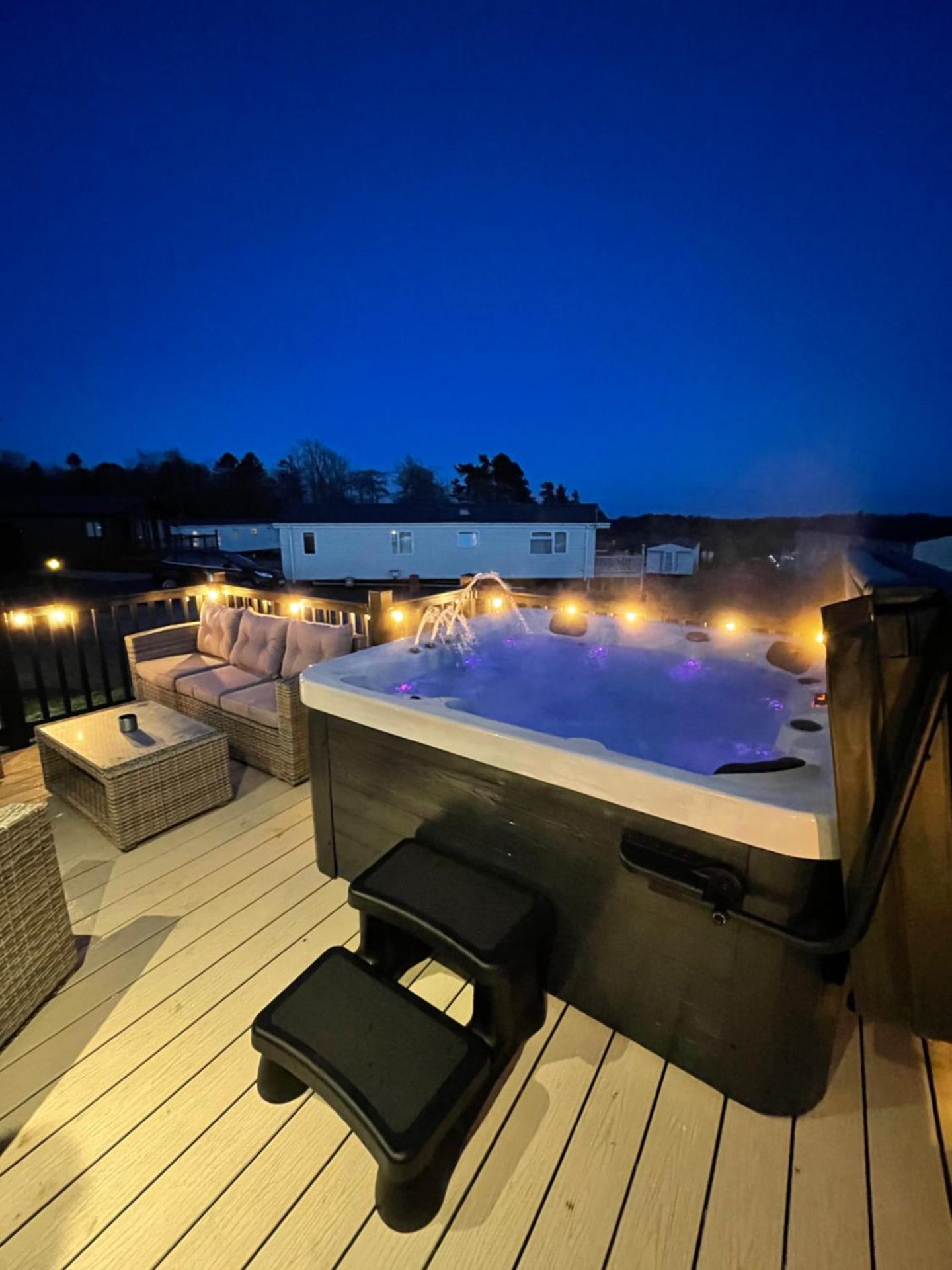 Eagles View - 2 bed hot tub lodge with free golf, NO BUGGY