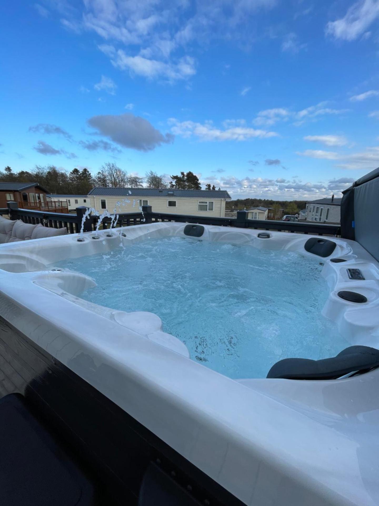 Eagles View - 2 bed hot tub lodge with free golf, NO BUGGY