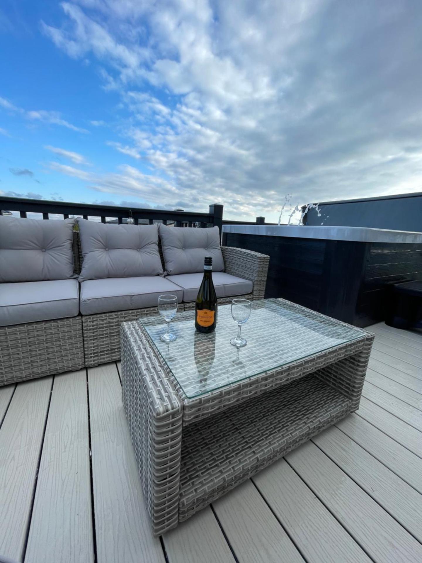 Eagles View - 2 bed hot tub lodge with free golf, NO BUGGY