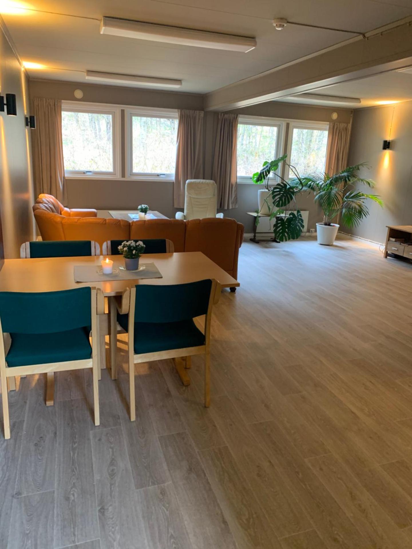 Communal lounge/ TV room