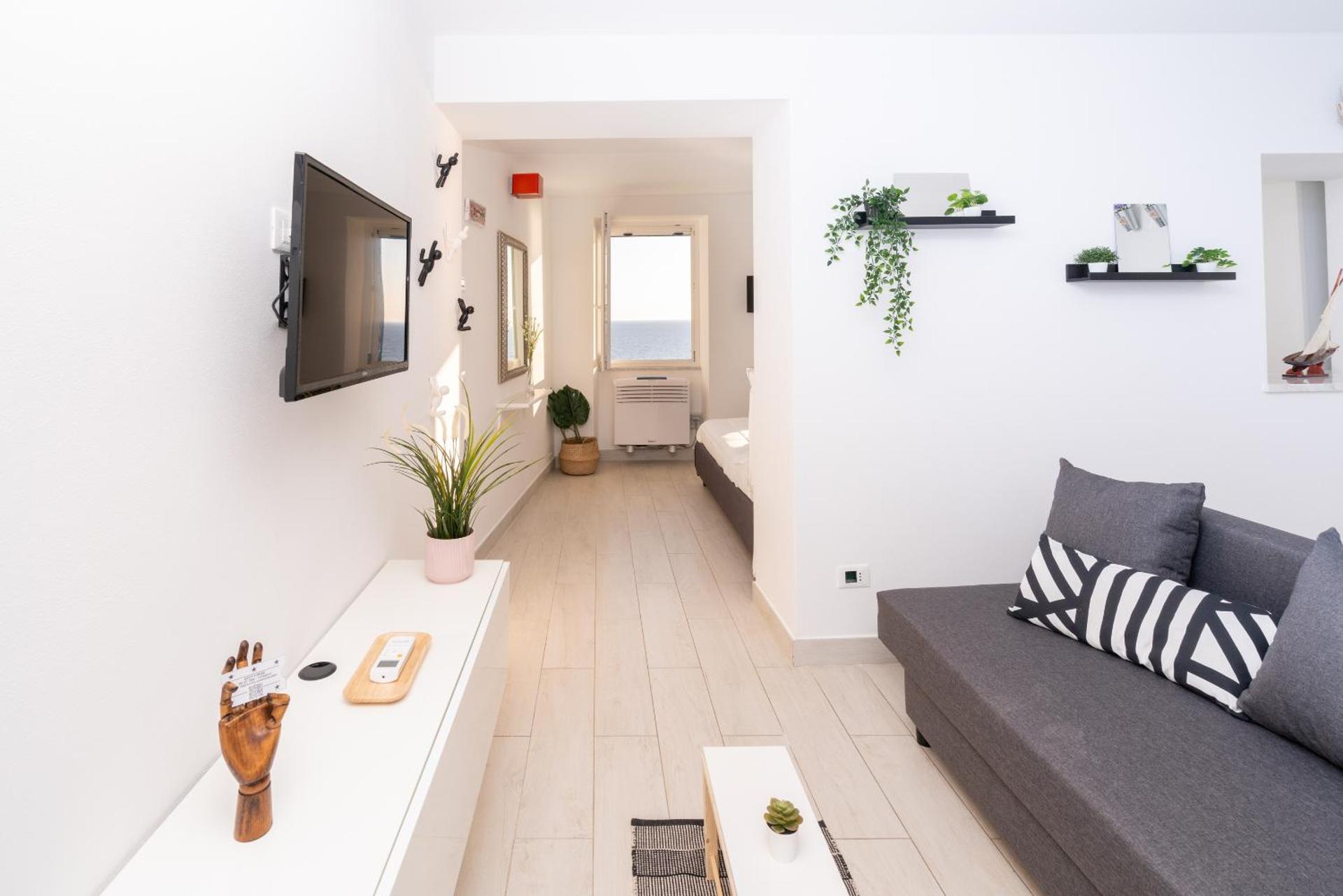 Communal lounge/ TV room