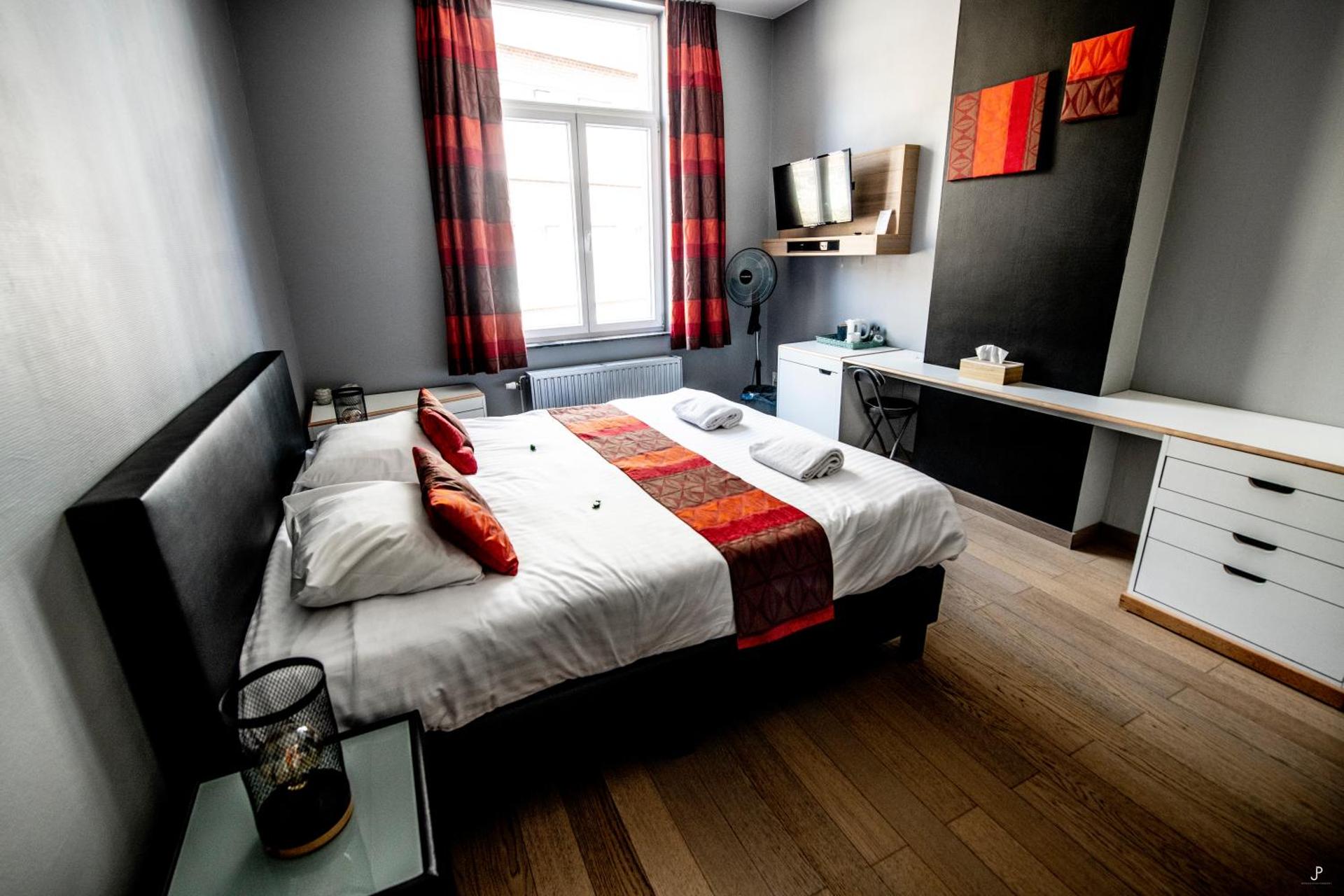 L'Inattendu "sur la croisette" Dinant centre