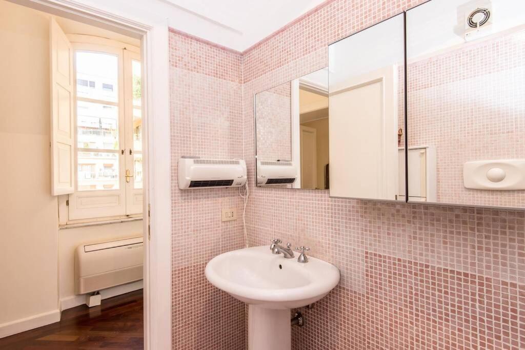 Vatican Large Comfortable Apartment