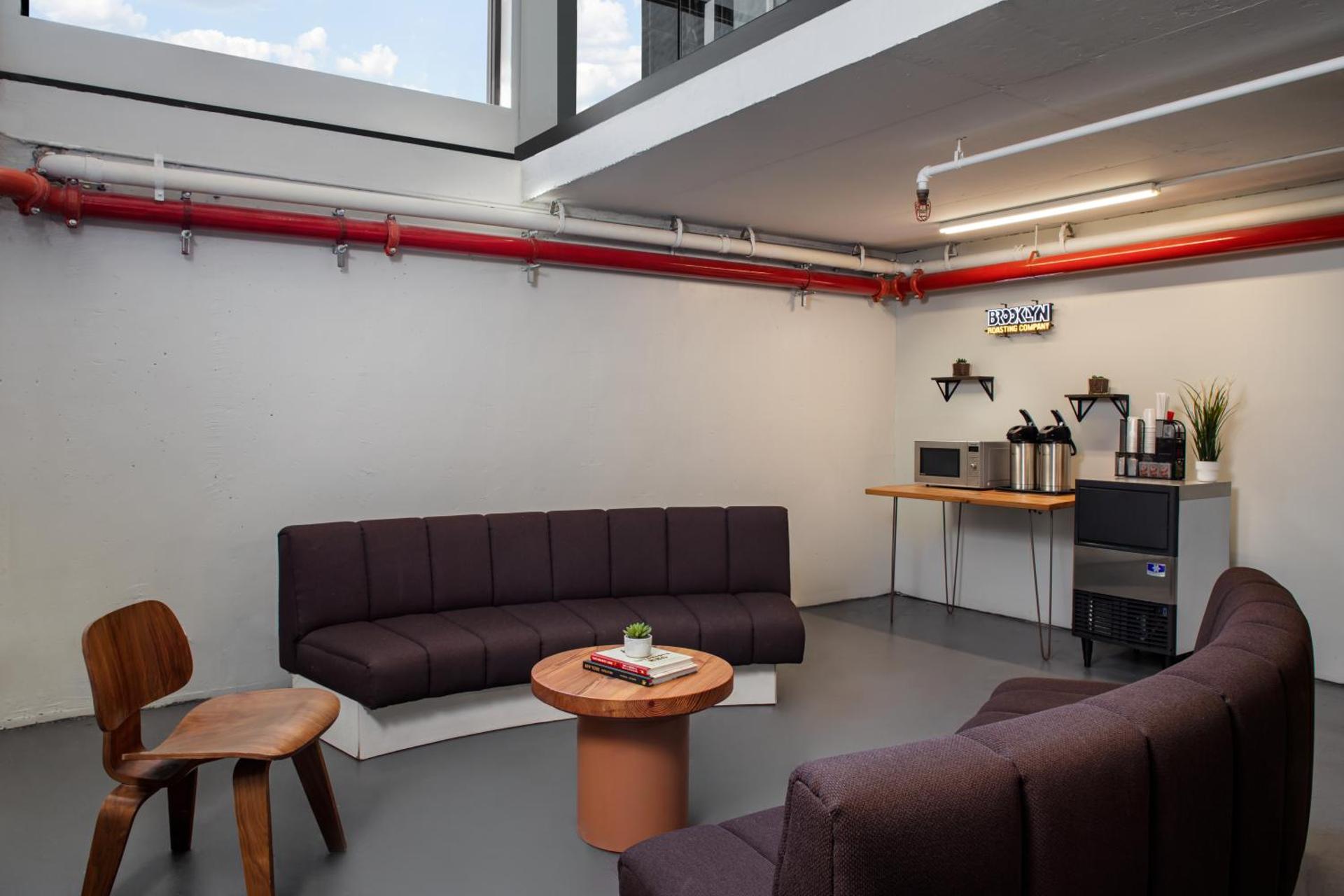 Communal lounge/ TV room