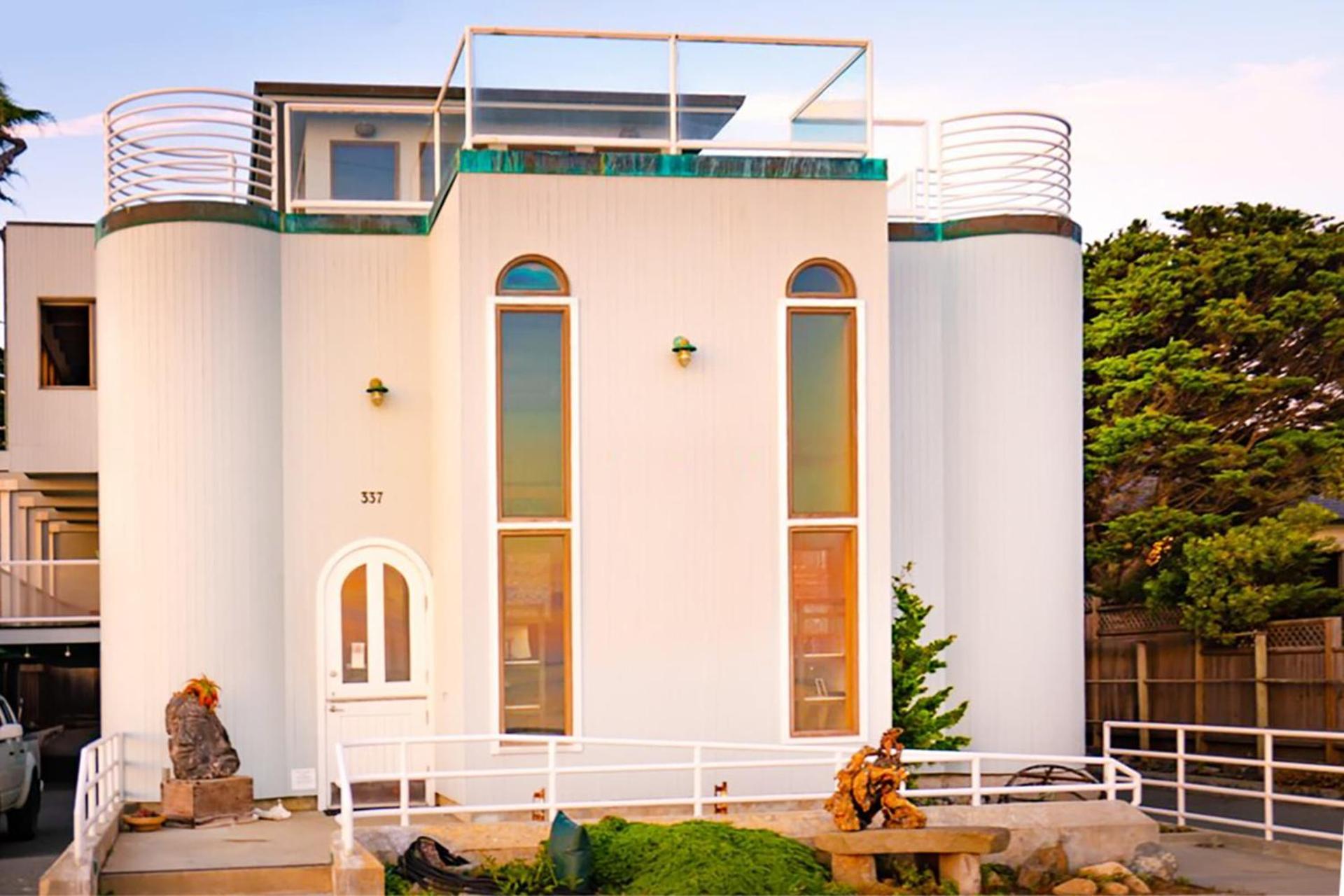 Beach Villa Home - Walk to Beaches Trails Restaurants Activities & more