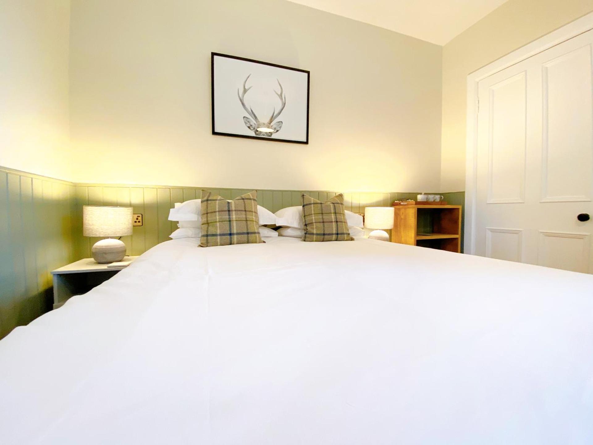 Family Room (2 Adults + 1 Child)