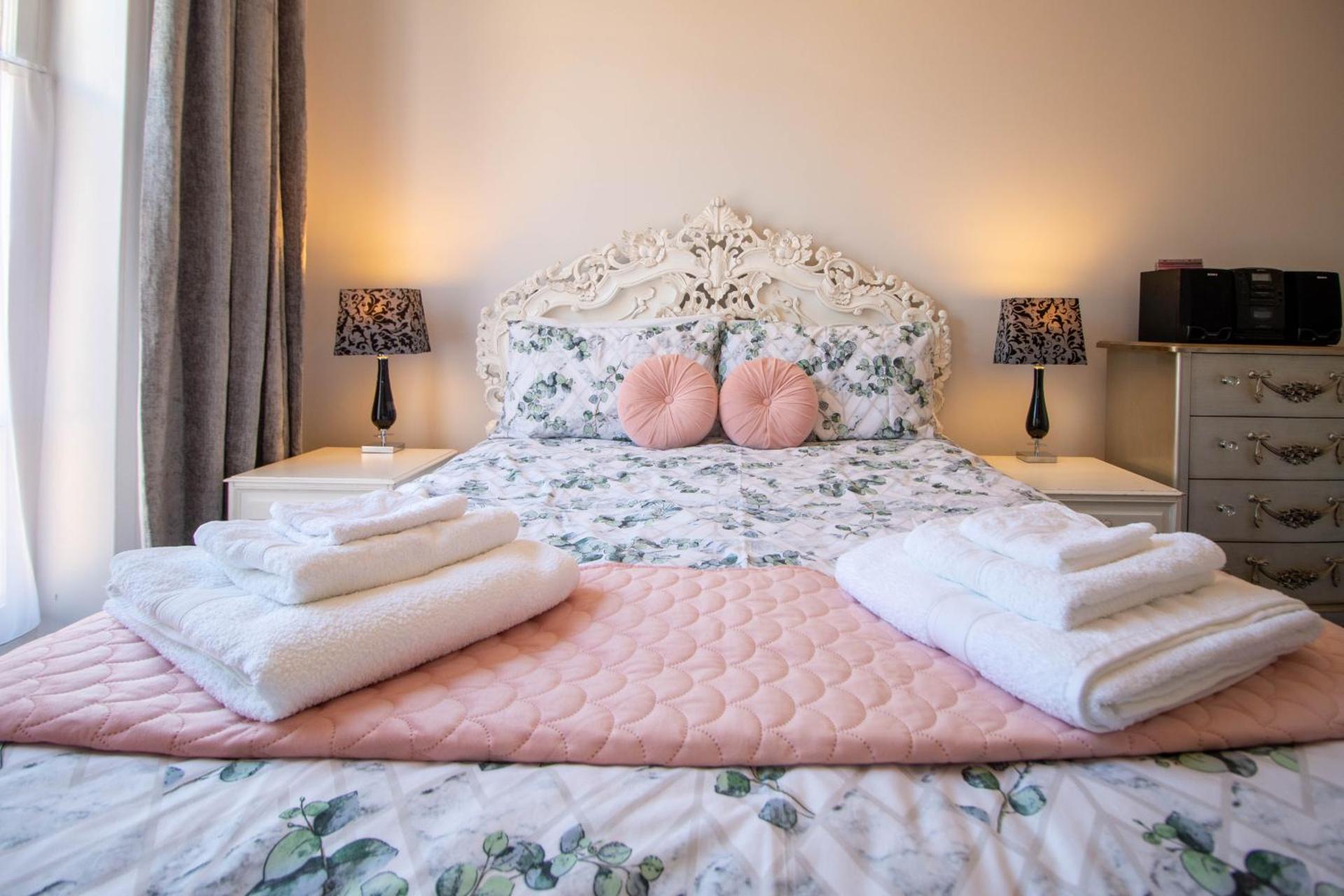 Grand 1 bed Georgian Suite at Florence House, in the heart of Herne Bay and 300m from beach