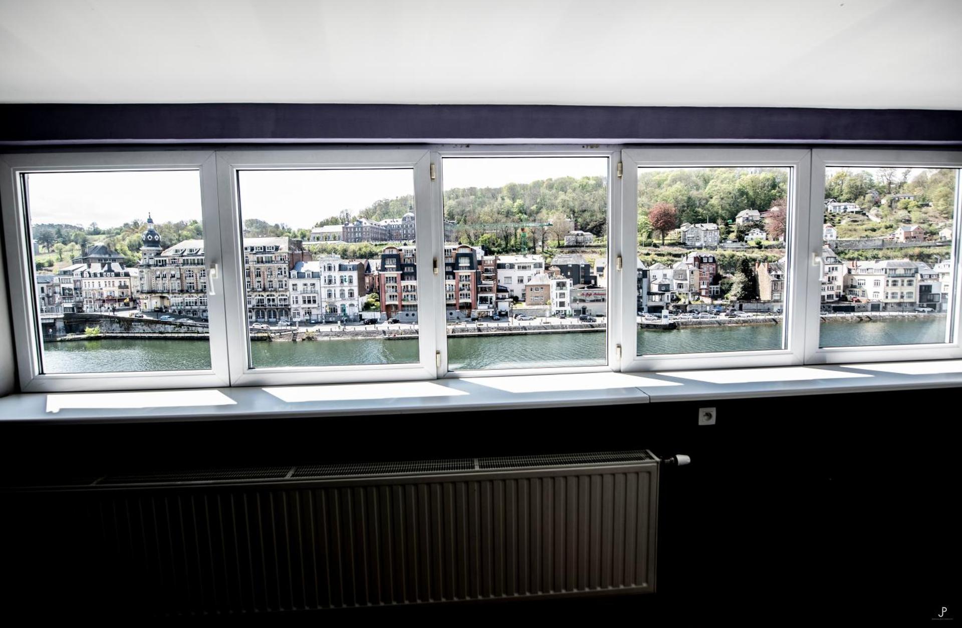 L'Inattendu "sur la croisette" Dinant centre