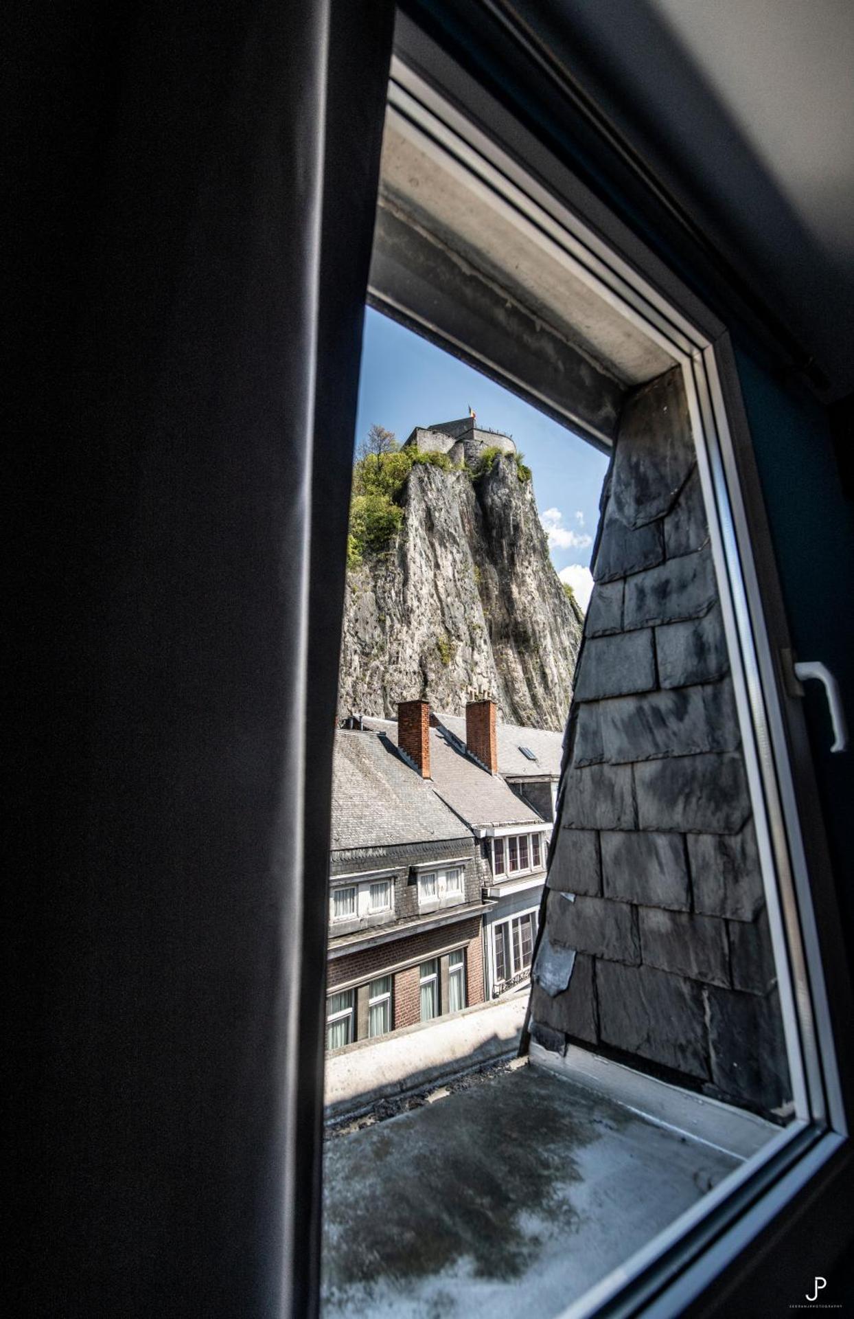 L'Inattendu "sur la croisette" Dinant centre