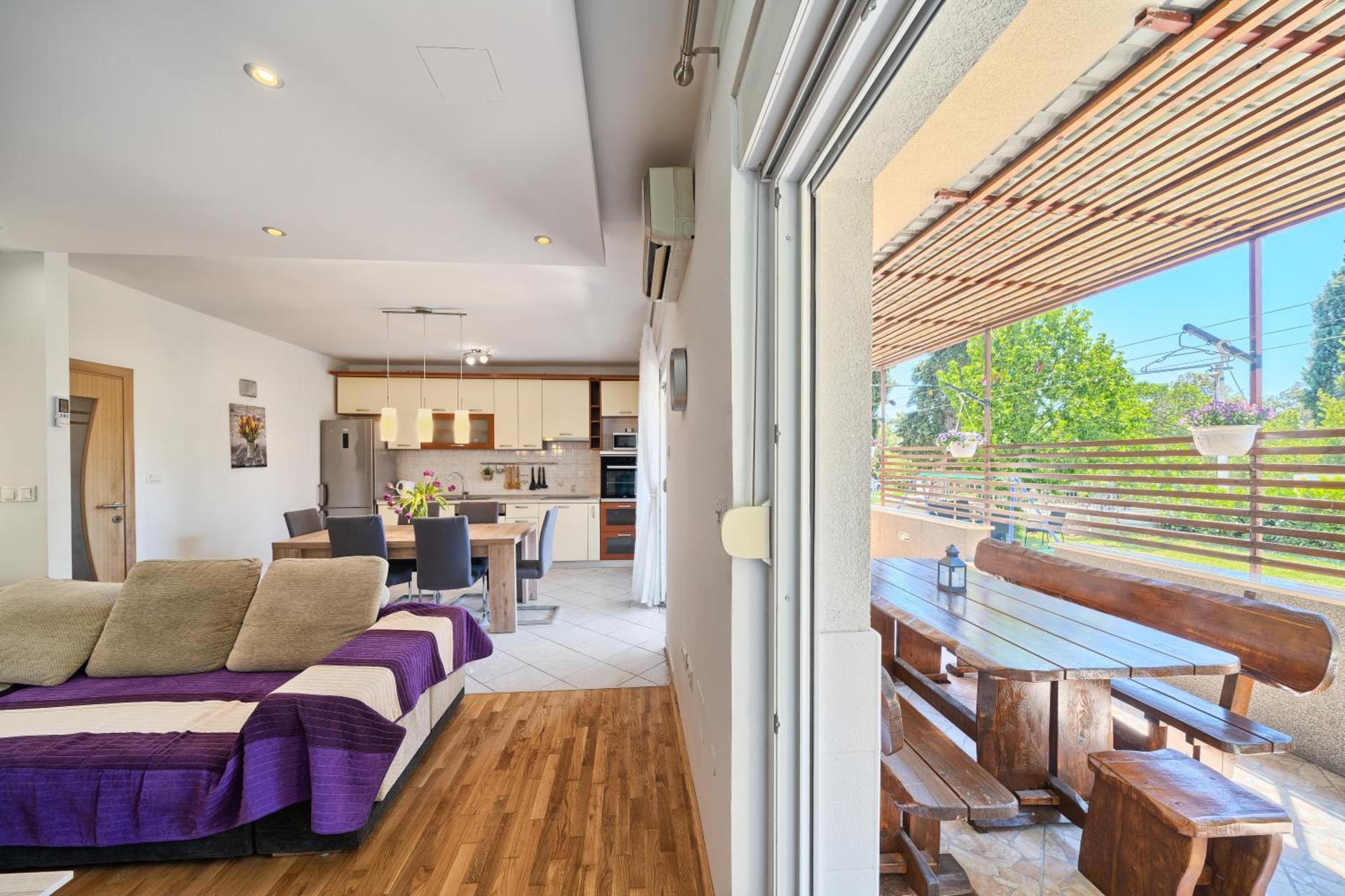 Apartments Meštrović with heated swiming pool- near Split