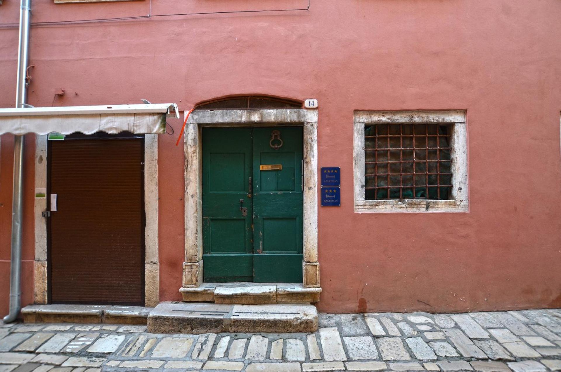 Leko Old Town Apartment