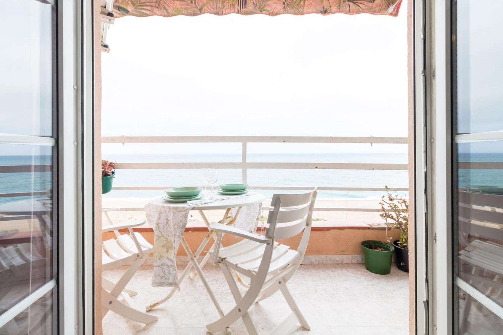 Apartment in front of the Beach