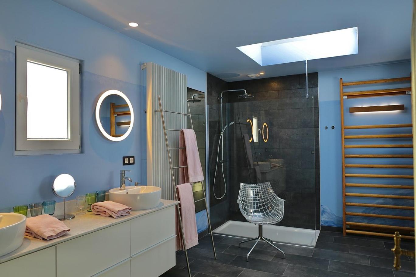 COTTAGE ON THE CANAL