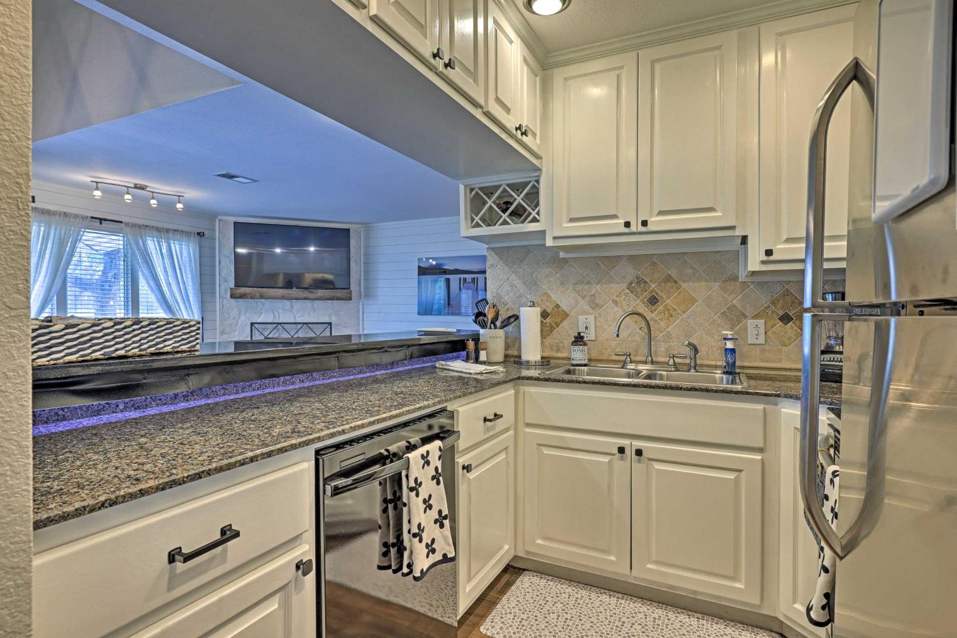 Modern Townhome with Patio, Next Door to Resort