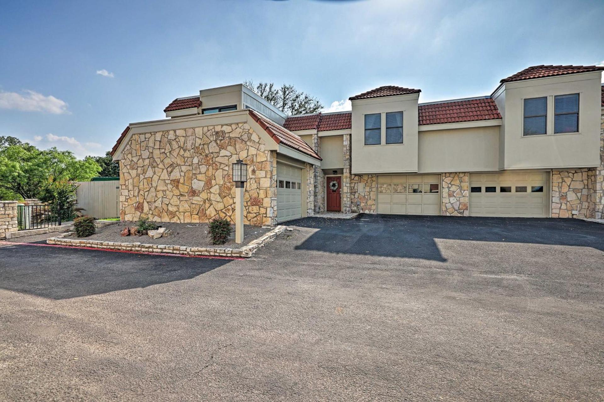Modern Townhome with Patio, Next Door to Resort