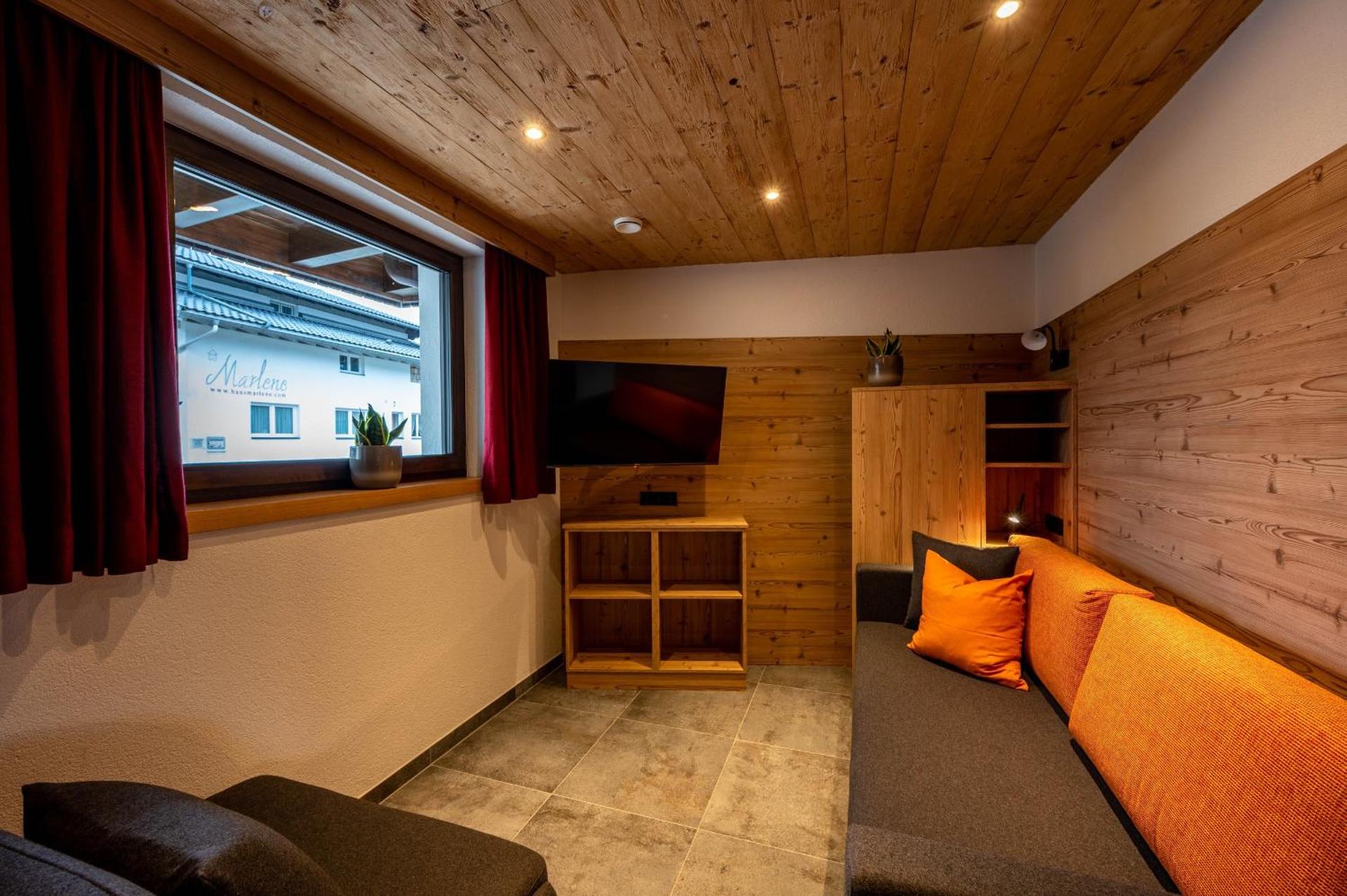 Communal lounge/ TV room