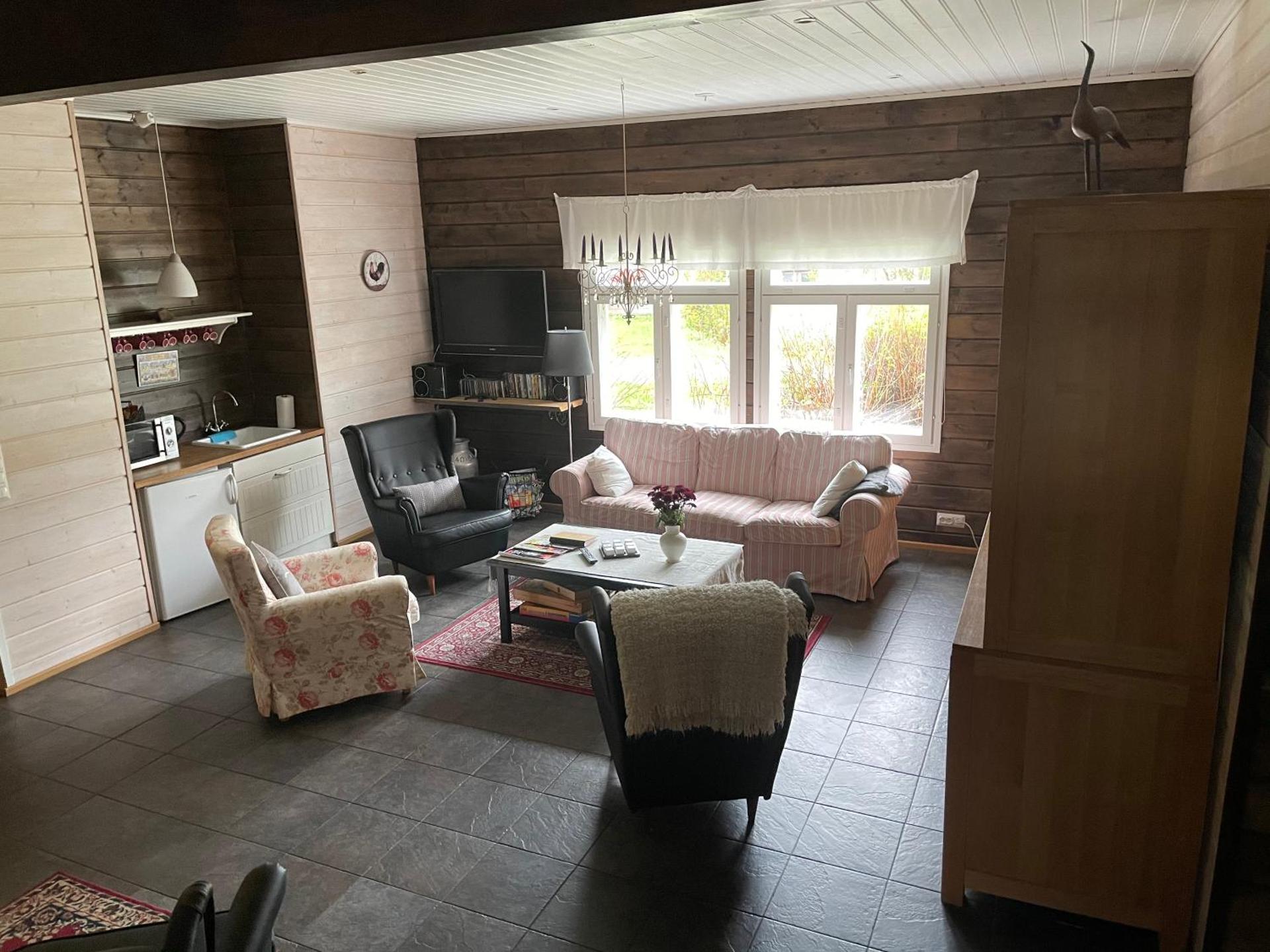 Communal lounge/ TV room