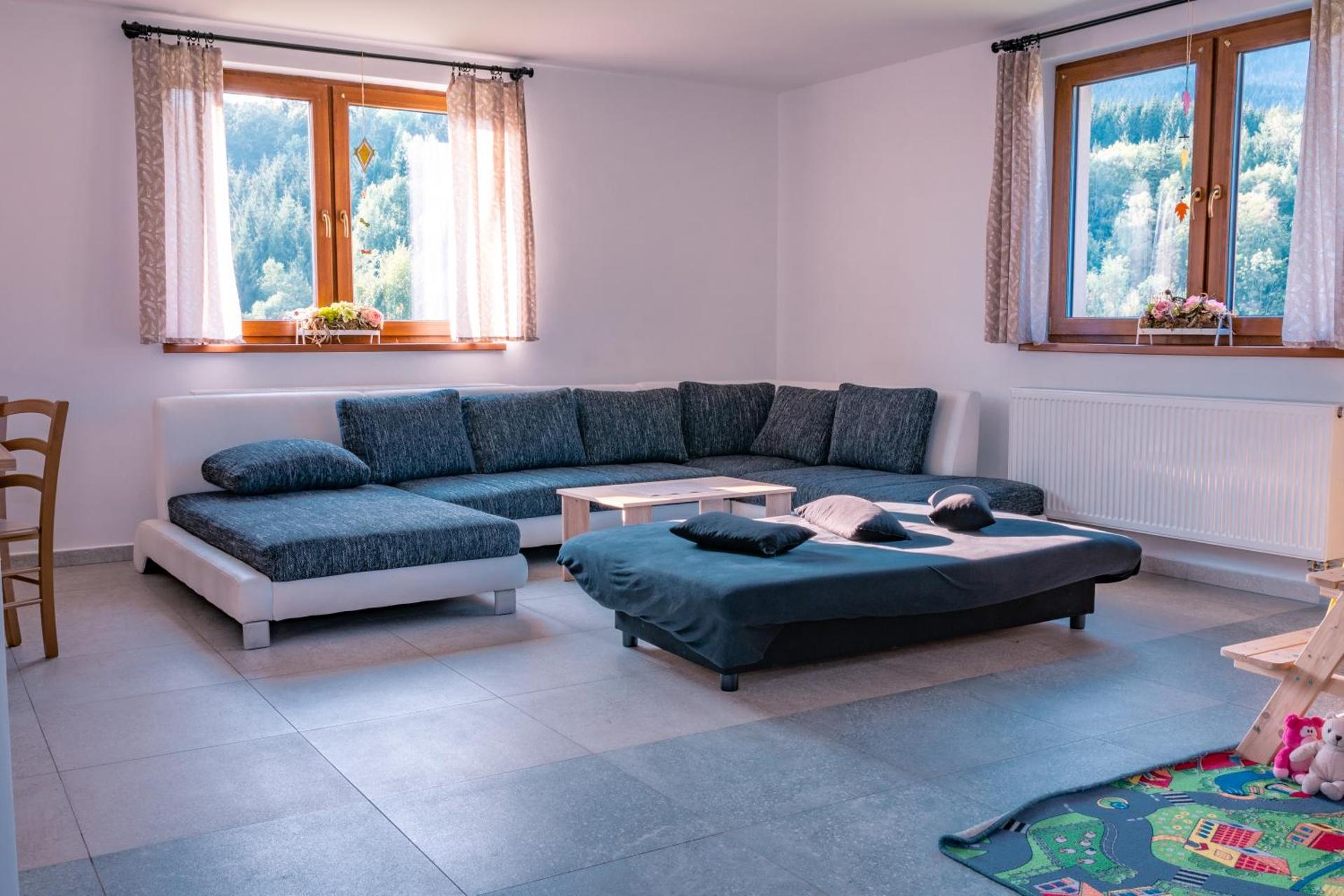 Communal lounge/ TV room