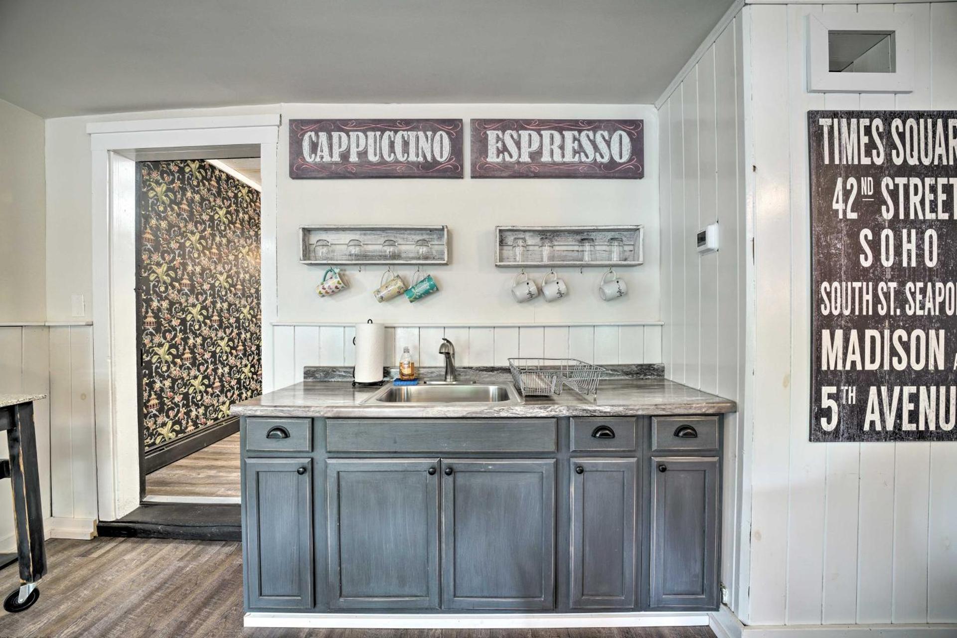 Romantic Country Apt by Lake Erie and Wineries!