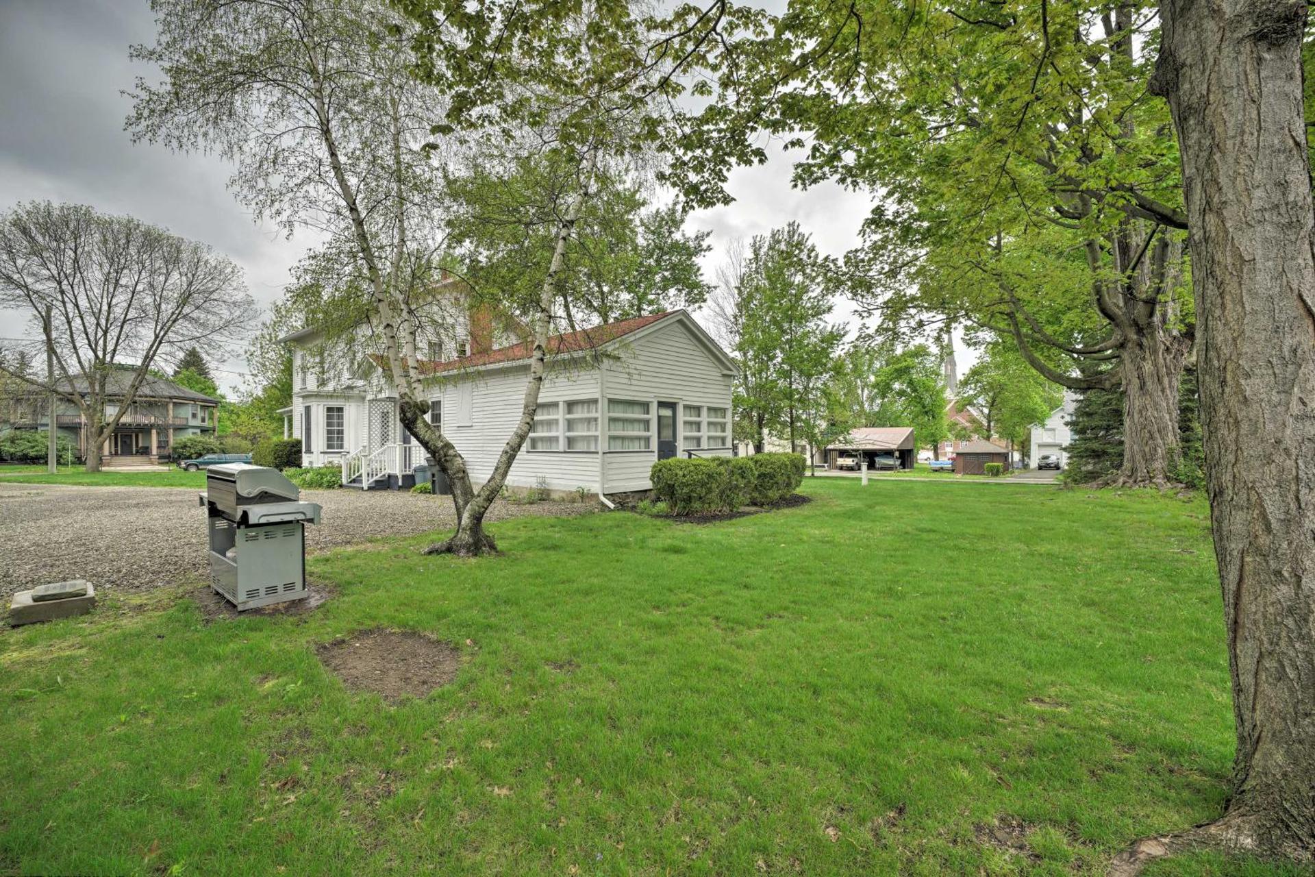 Romantic Country Apt by Lake Erie and Wineries!