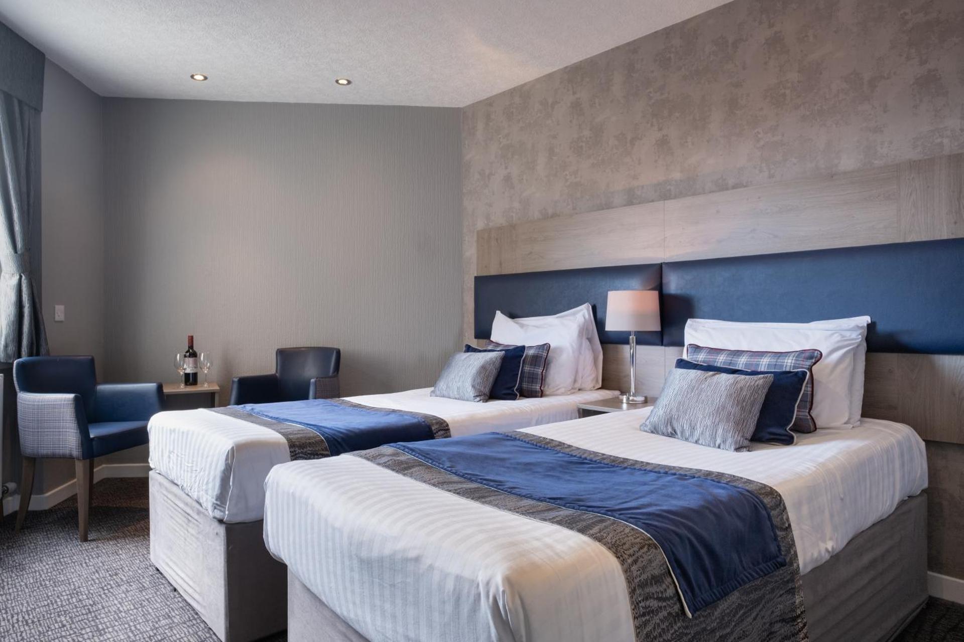 Number 44 Hotel & Bar