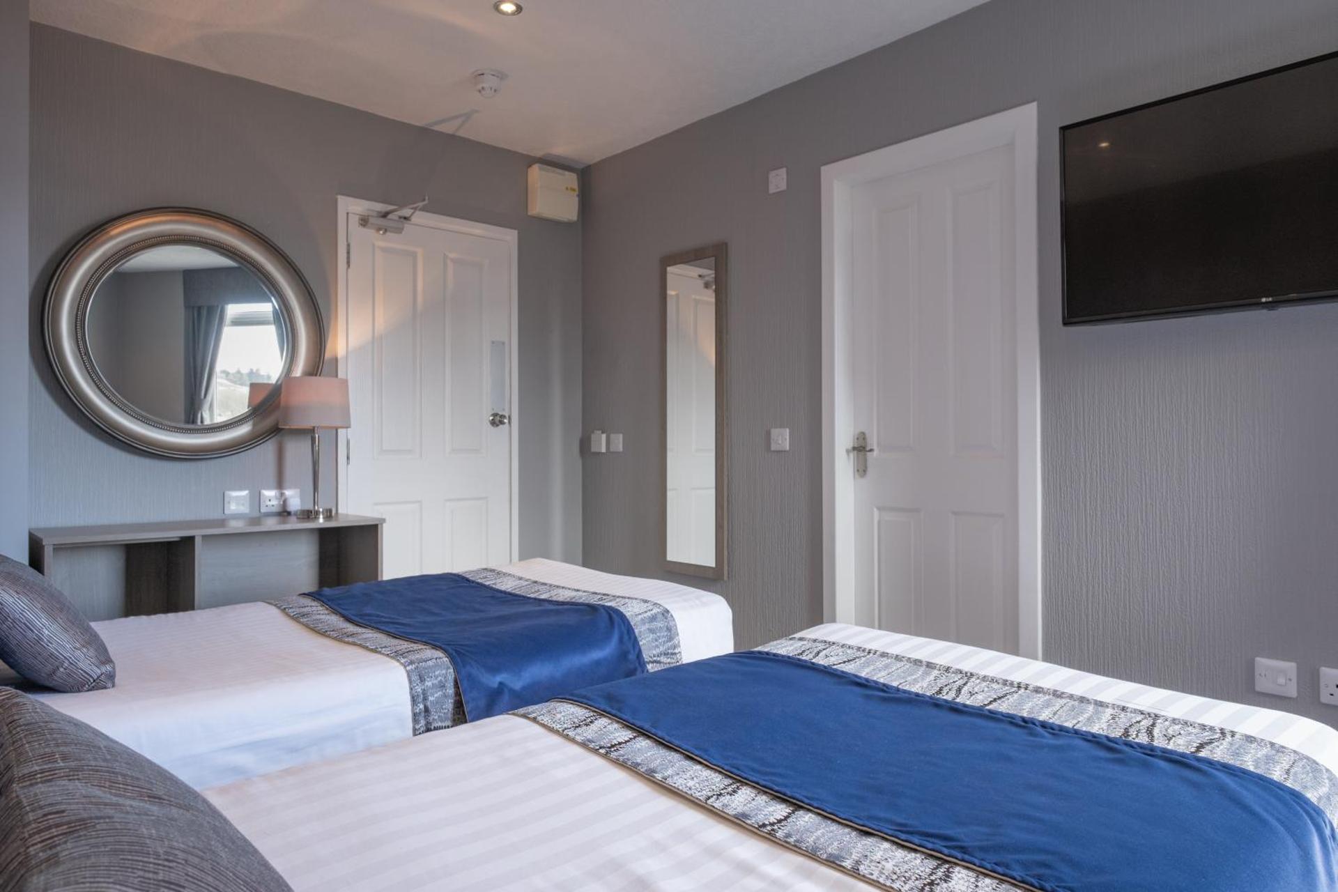 Number 44 Hotel & Bar