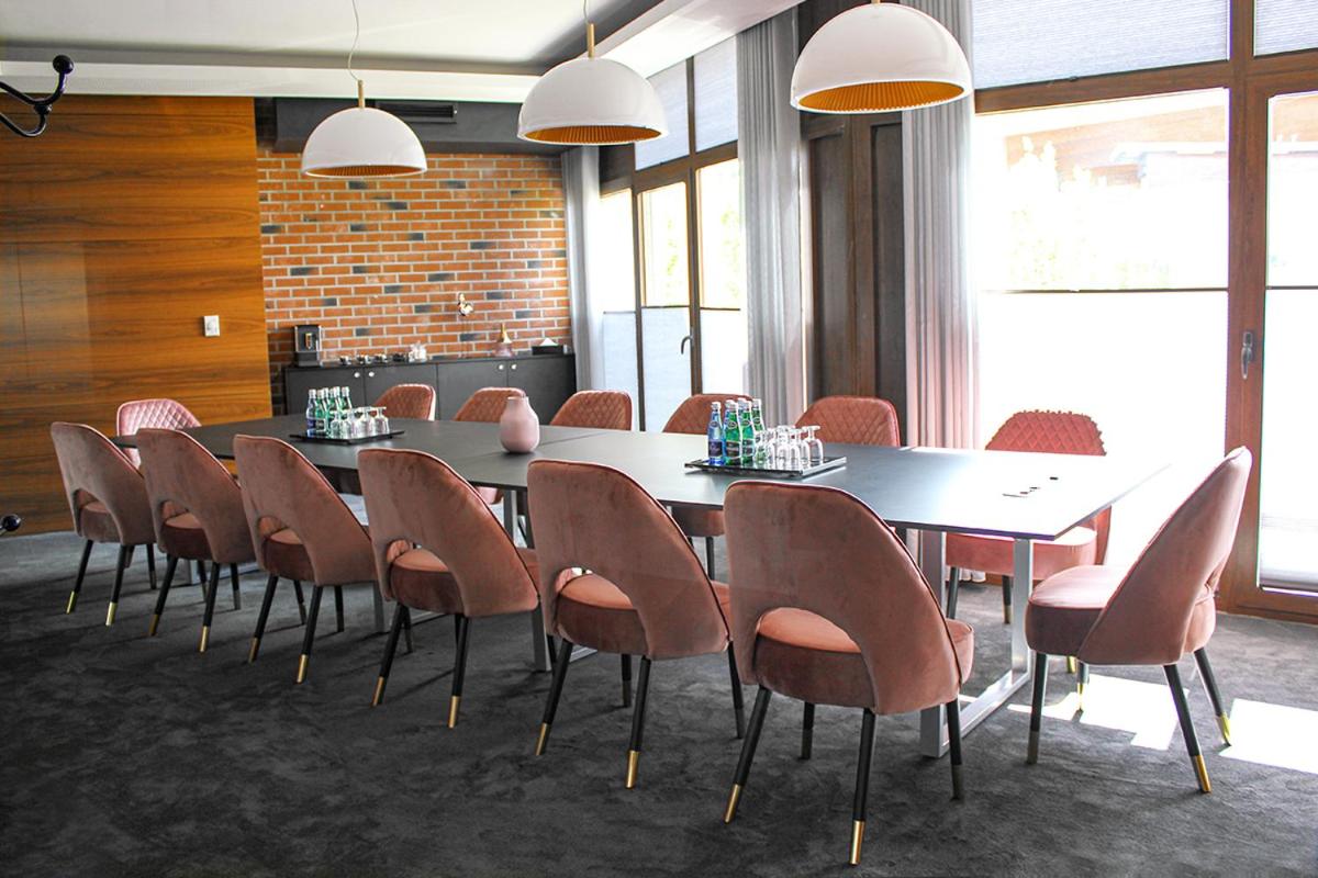 Meeting/conference room