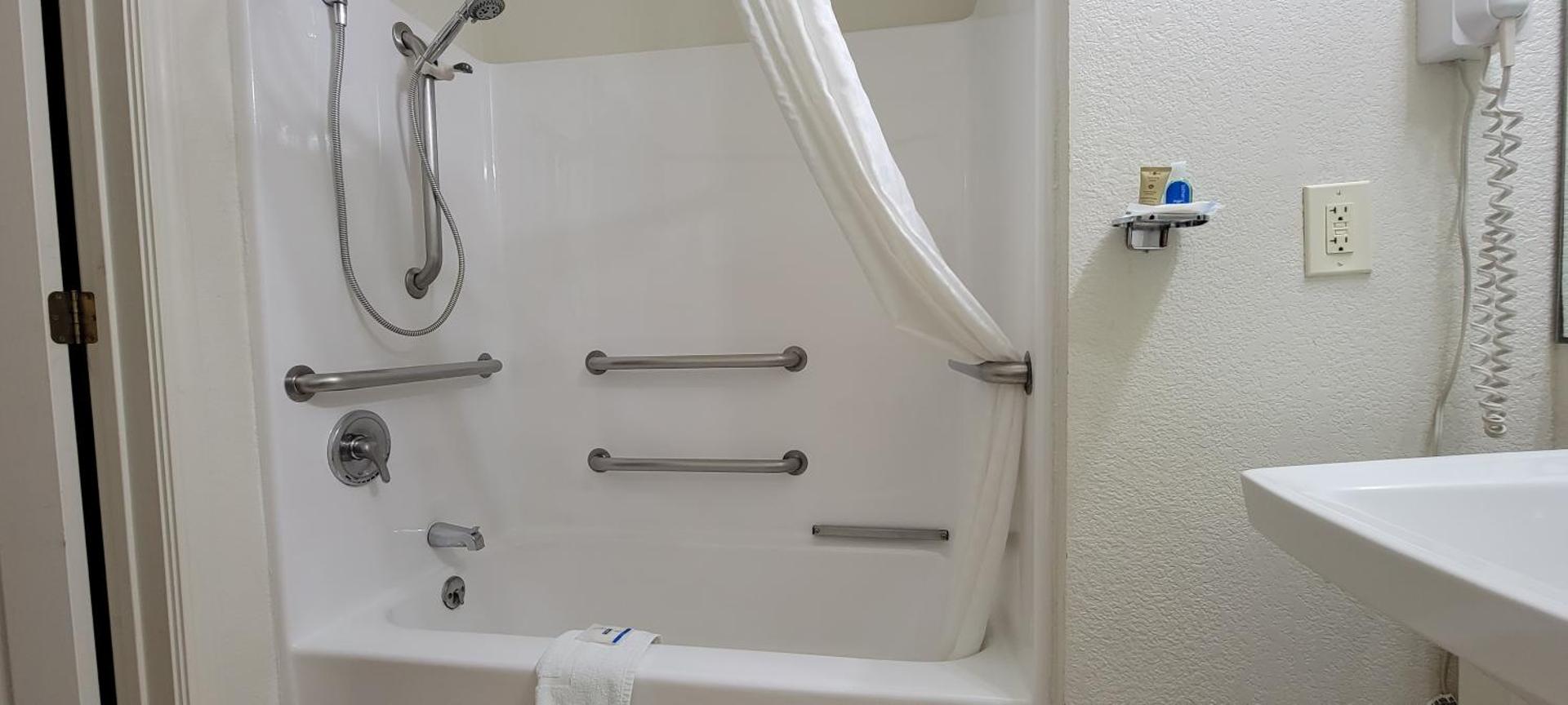 King Room - Accessible/Non-Smoking