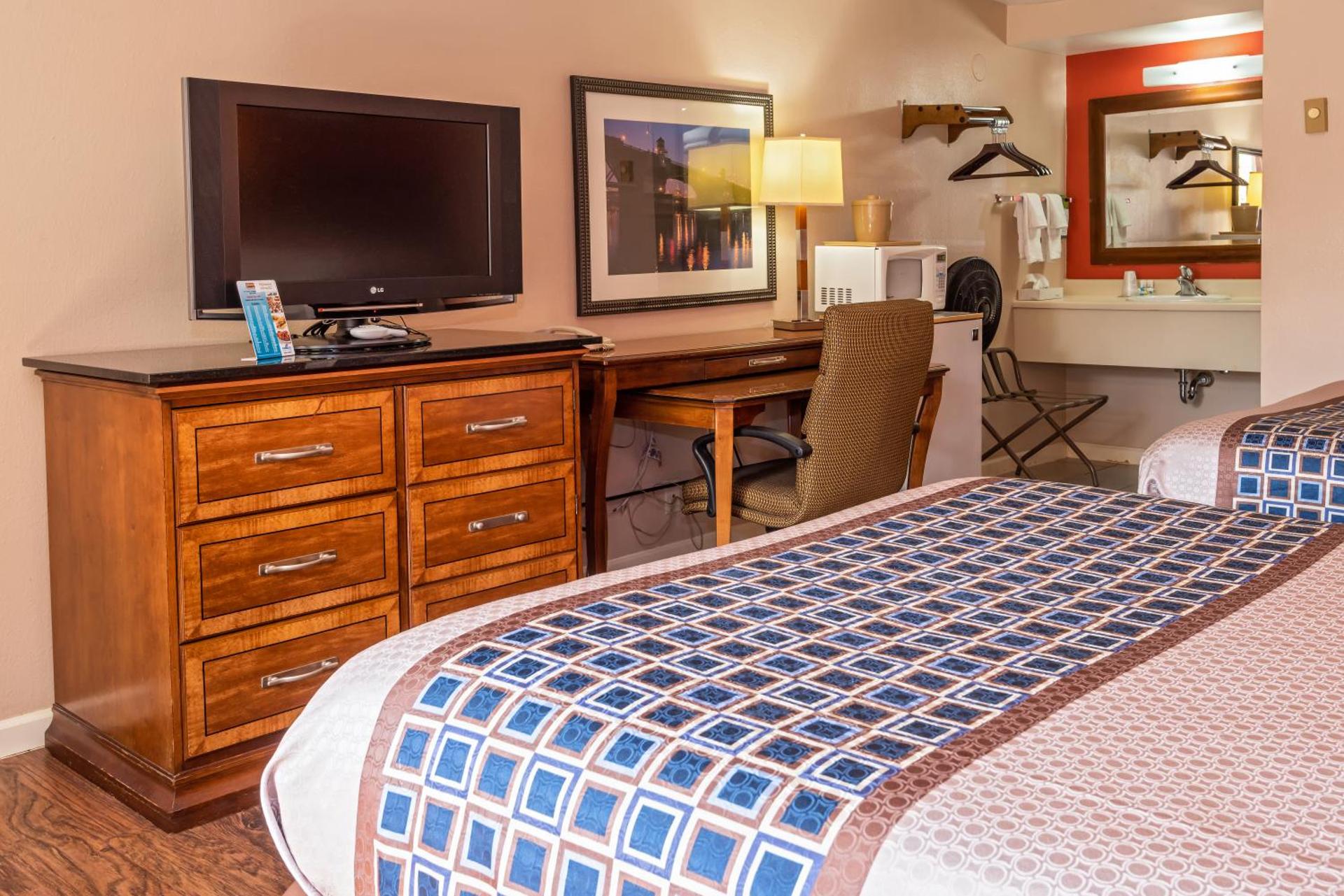 Standard Queen Room with Two Queen Beds