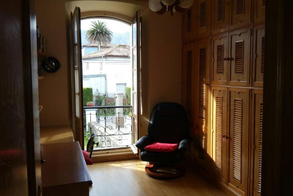 CASA NOGALES junto a PLAYA DE POO y SENDA. WIFI